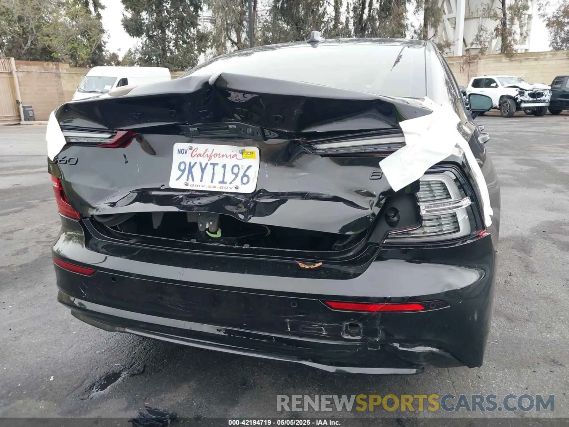 6 Photograph of a damaged car 7JRL12FT3PG227211 VOLVO S60 2023