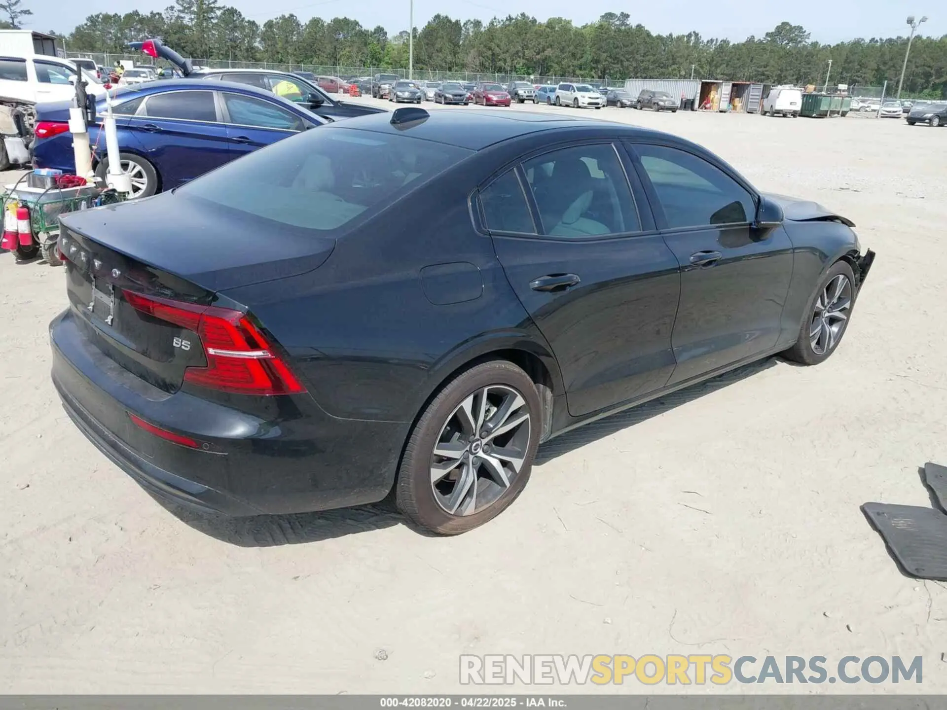 4 Photograph of a damaged car 7JRL12FV2PG234605 VOLVO S60 2023