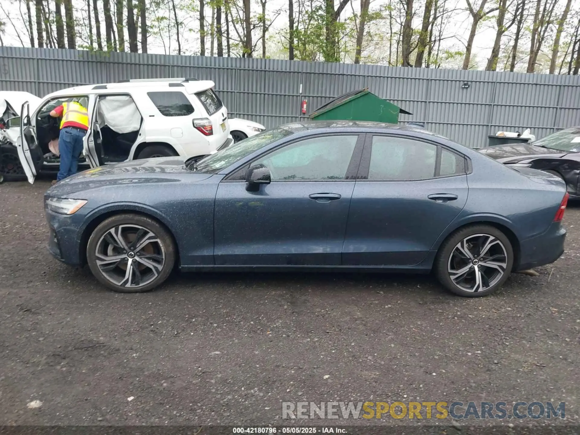 14 Photograph of a damaged car 7JRL12TW2PG234438 VOLVO S60 2023