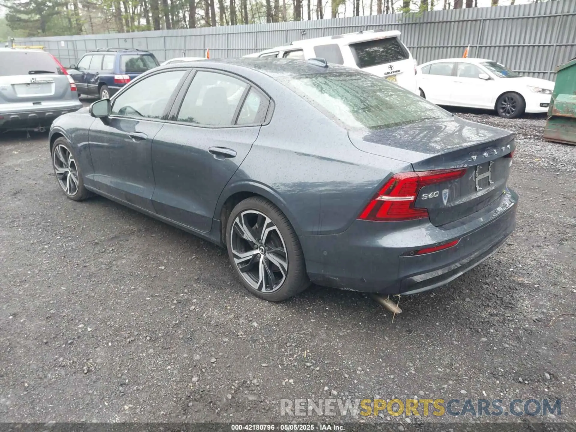 3 Photograph of a damaged car 7JRL12TW2PG234438 VOLVO S60 2023
