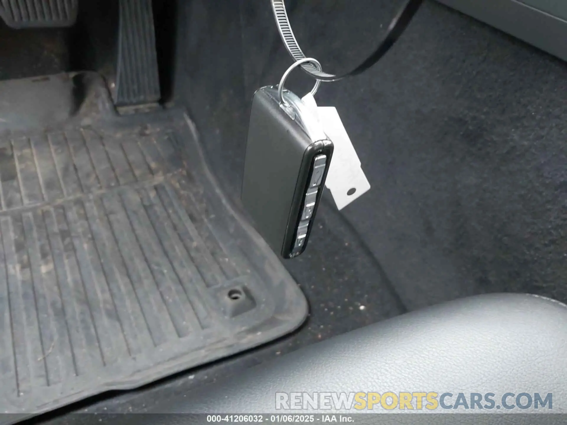 11 Photograph of a damaged car 7JRL12FK0RG322271 VOLVO S60 2024