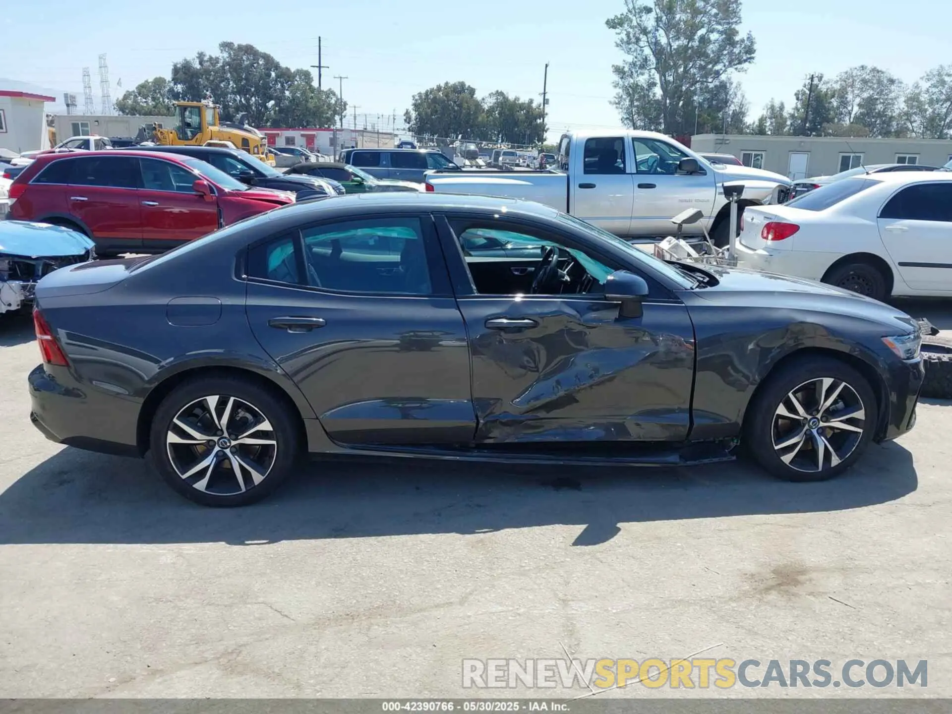 13 Photograph of a damaged car 7JRL12FKXRG296326 VOLVO S60 2024