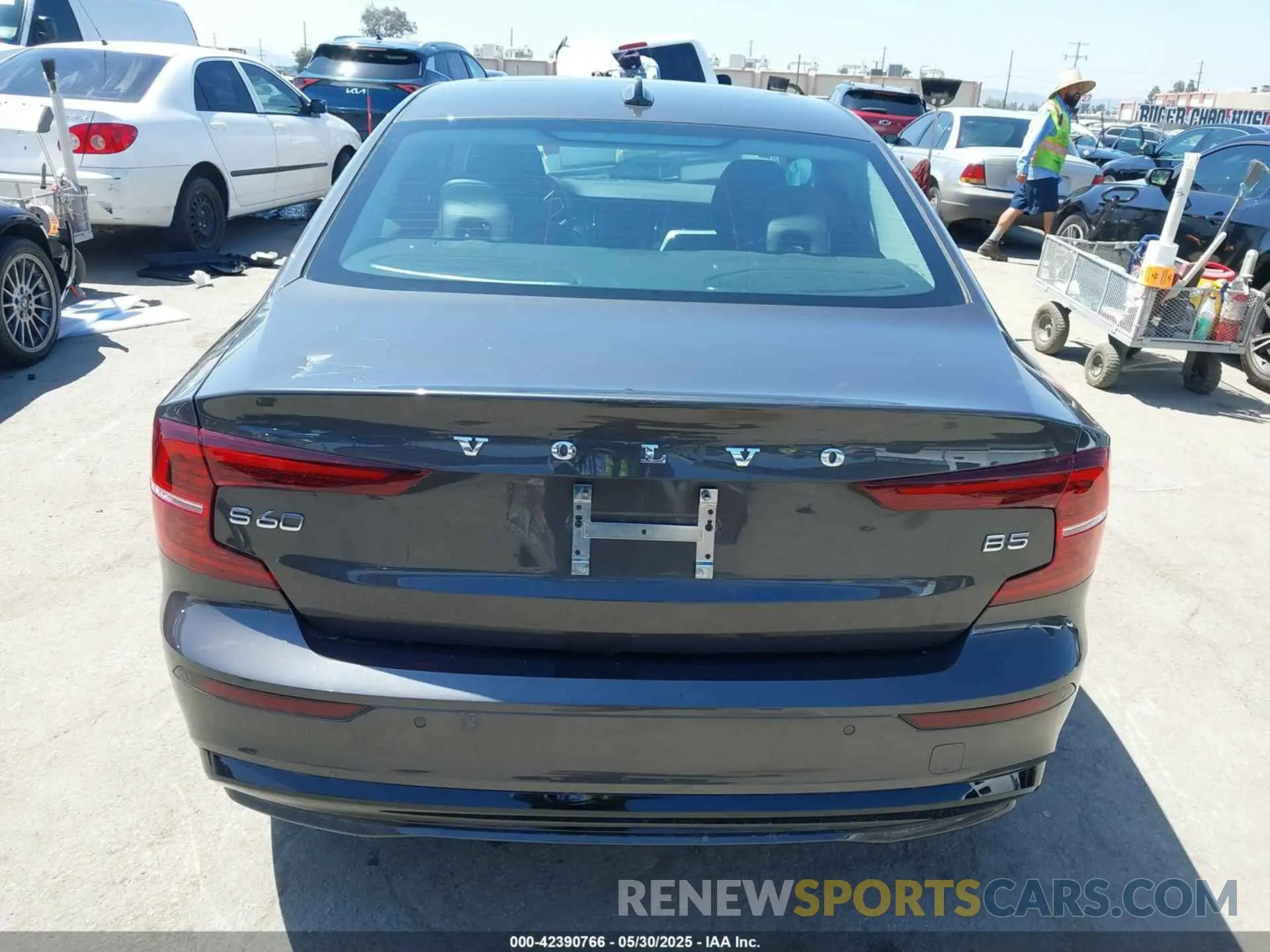 16 Photograph of a damaged car 7JRL12FKXRG296326 VOLVO S60 2024