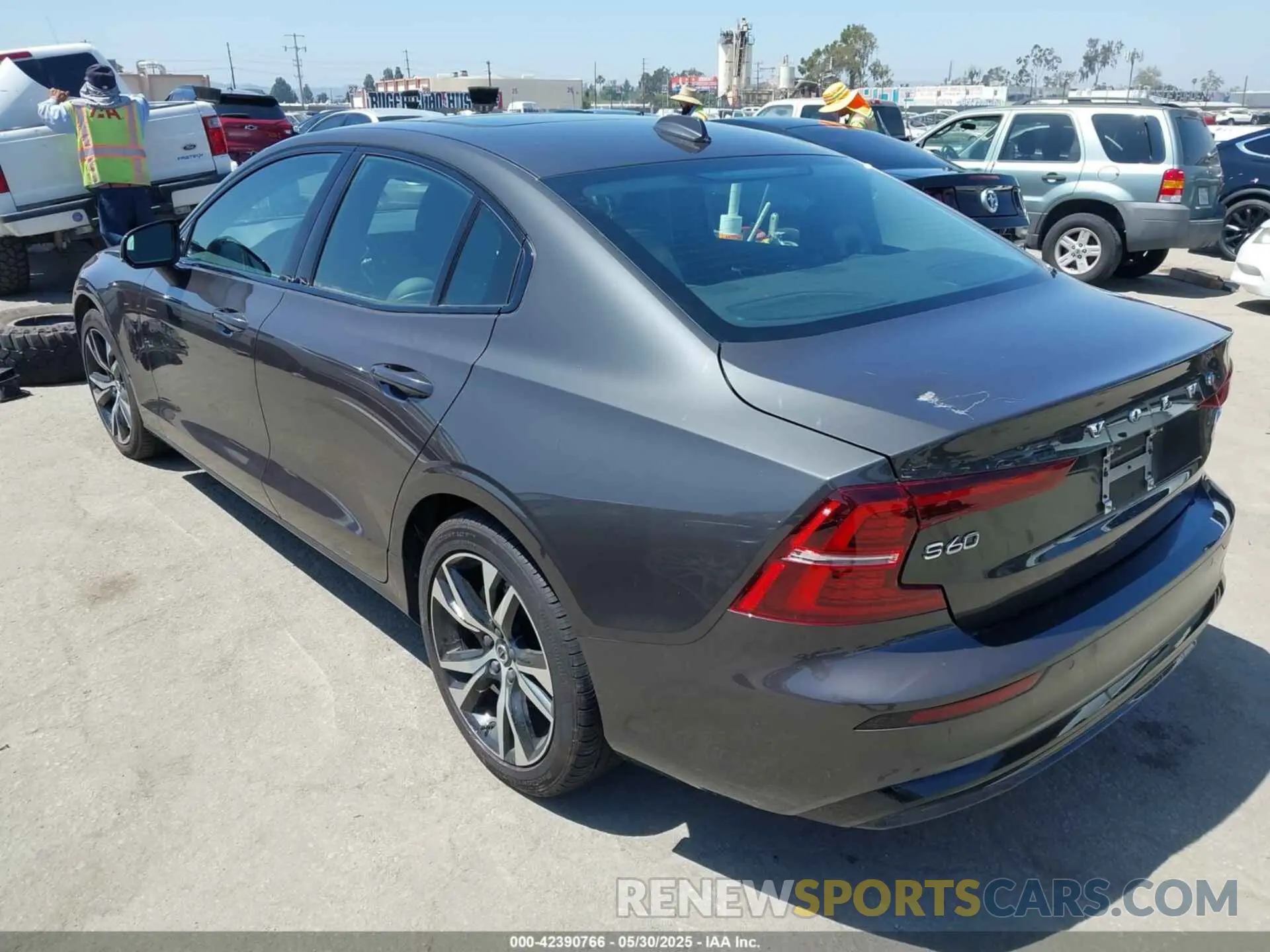 3 Photograph of a damaged car 7JRL12FKXRG296326 VOLVO S60 2024