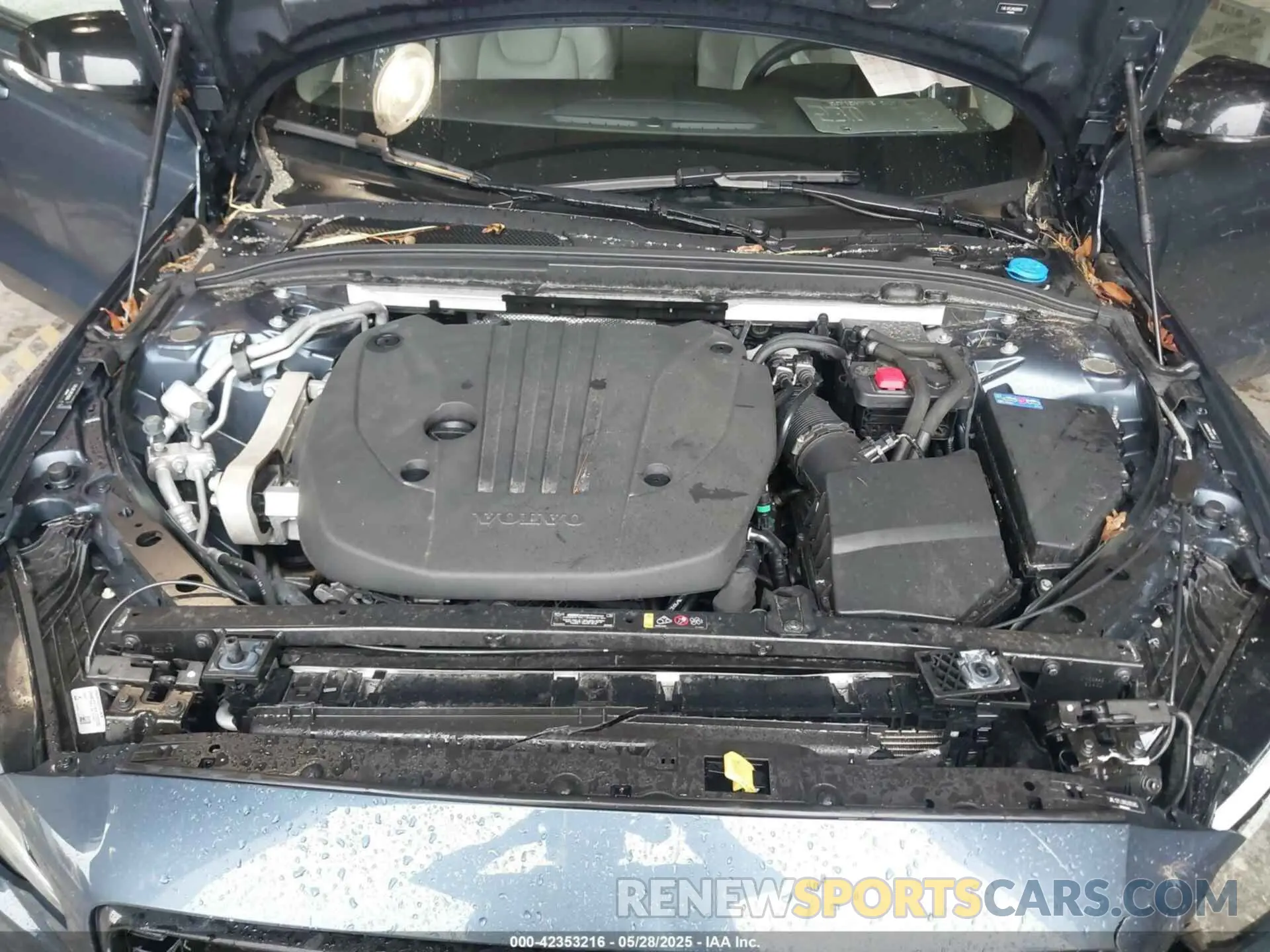 10 Photograph of a damaged car 7JRL12FL0RG295565 VOLVO S60 2024