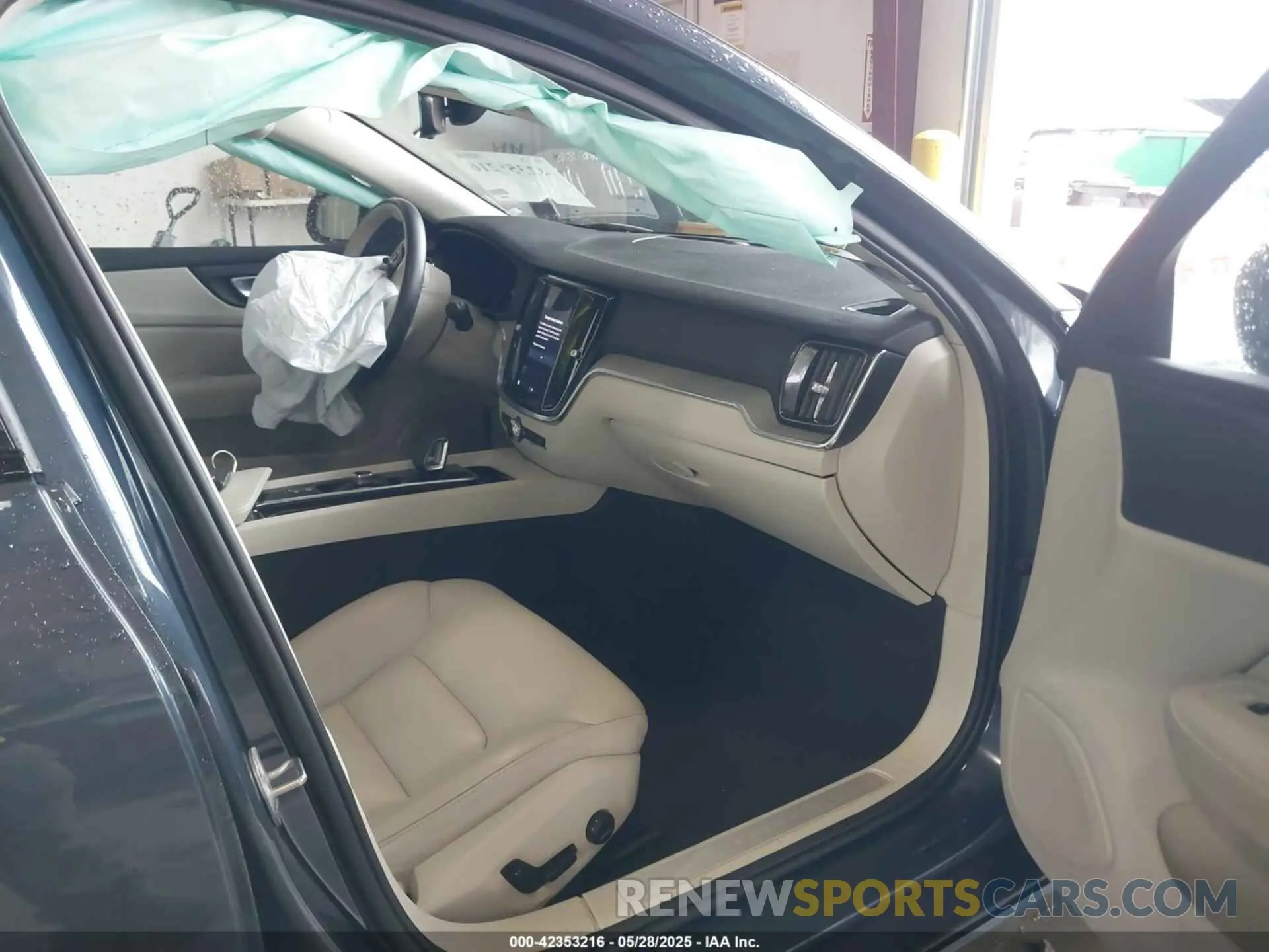 5 Photograph of a damaged car 7JRL12FL0RG295565 VOLVO S60 2024