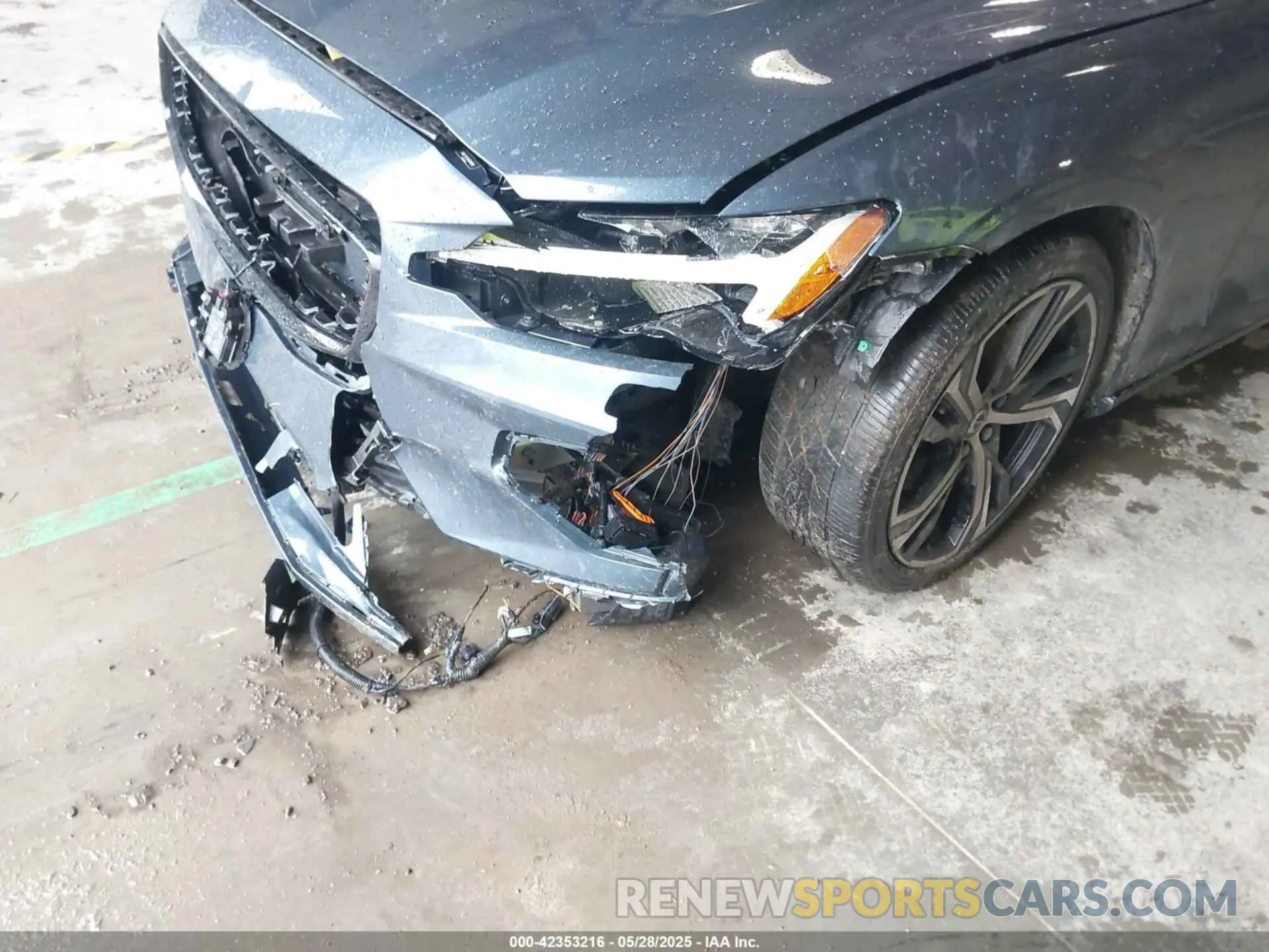 6 Photograph of a damaged car 7JRL12FL0RG295565 VOLVO S60 2024