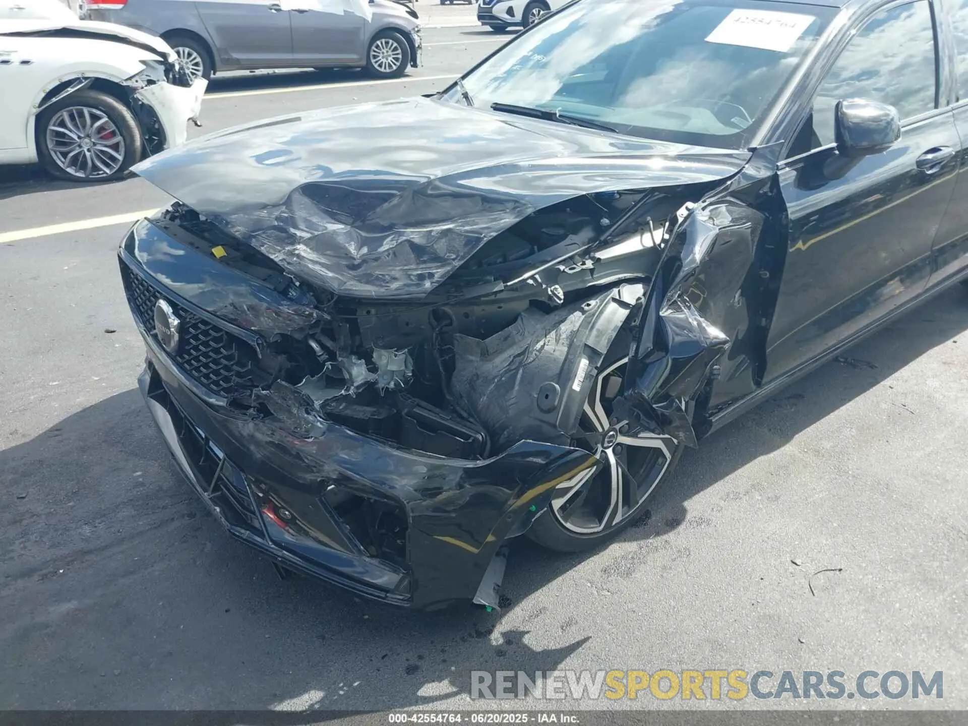 6 Photograph of a damaged car 7JRL12FL1RG305360 VOLVO S60 2024