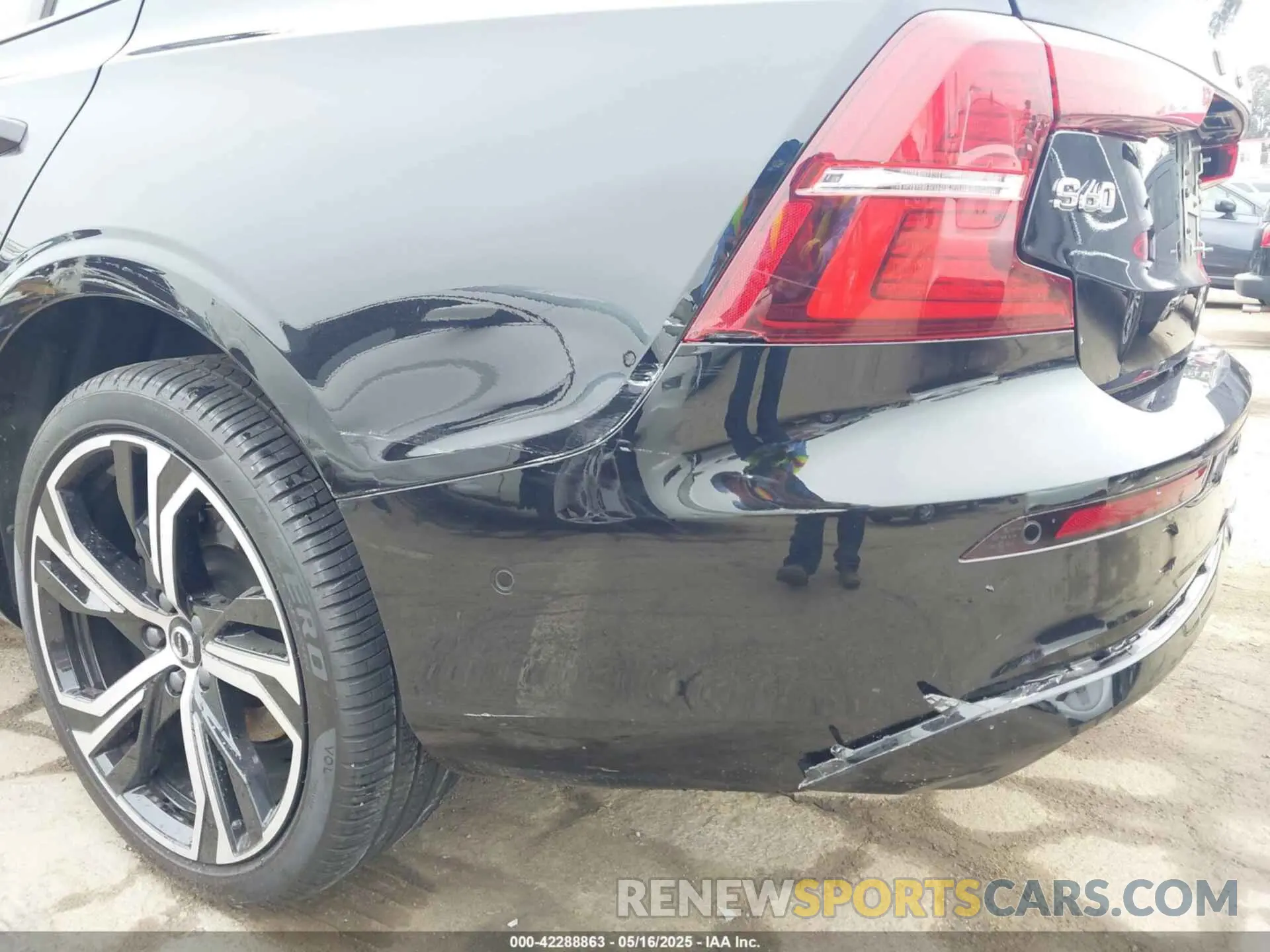 17 Photograph of a damaged car 7JRL12FL4RG324517 VOLVO S60 2024