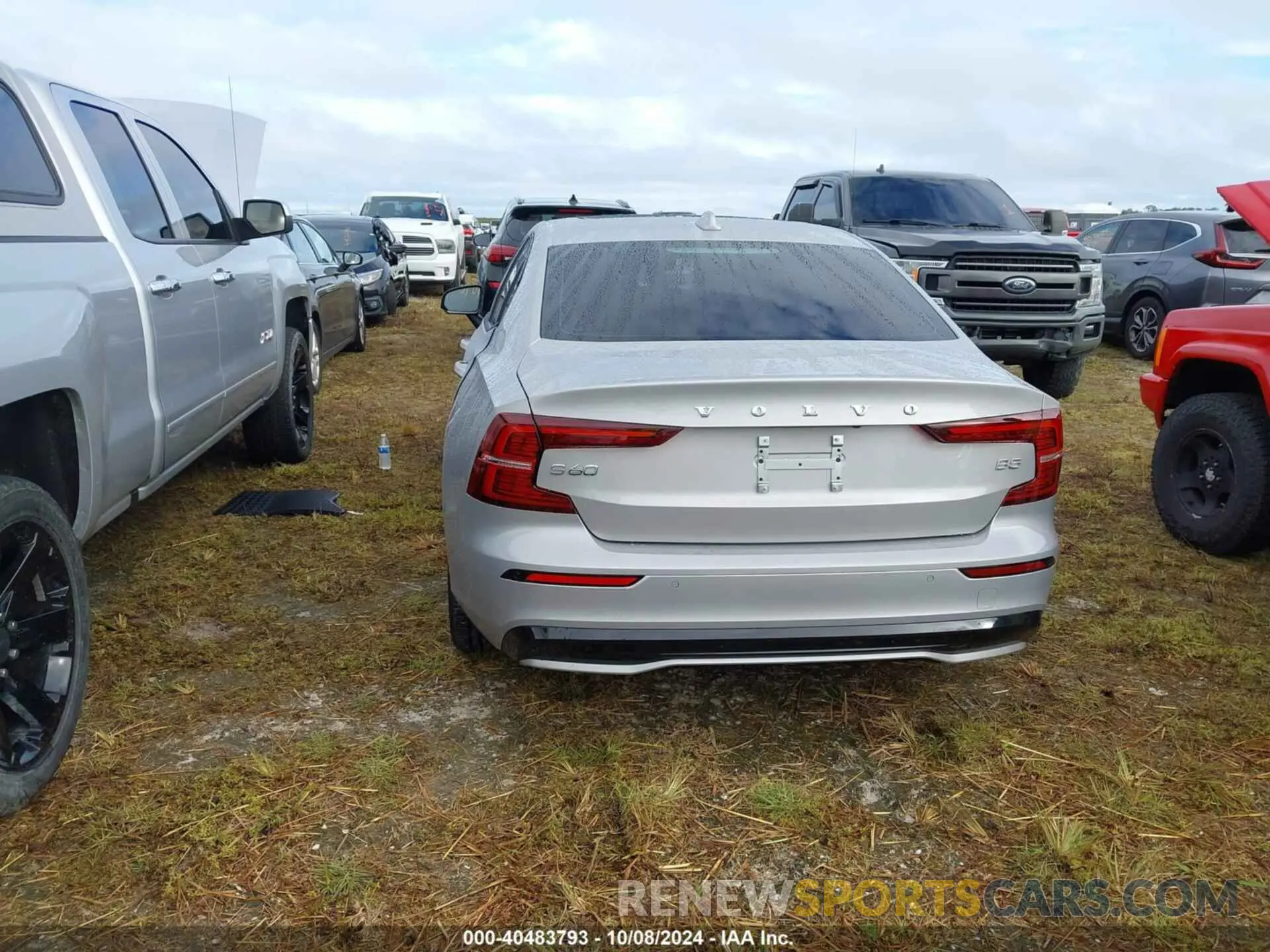 16 Photograph of a damaged car 7JRL12FL5RG313655 VOLVO S60 2024