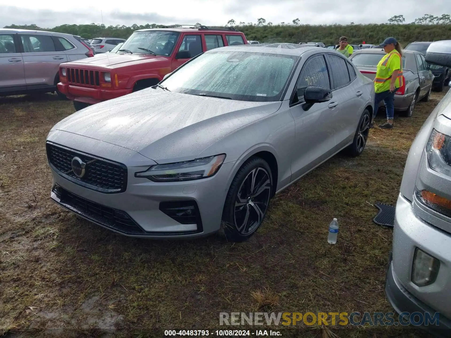 2 Photograph of a damaged car 7JRL12FL5RG313655 VOLVO S60 2024