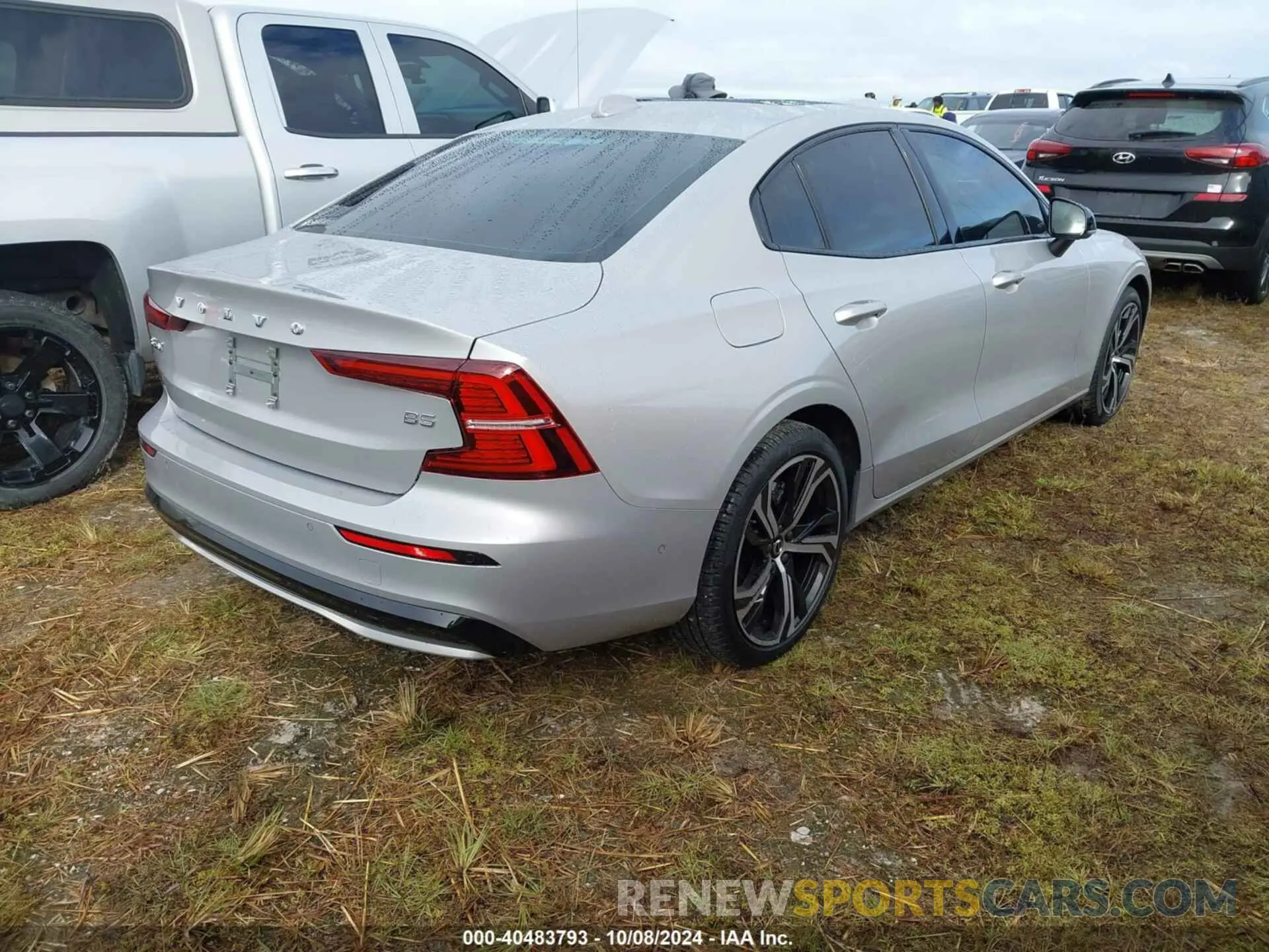 4 Photograph of a damaged car 7JRL12FL5RG313655 VOLVO S60 2024