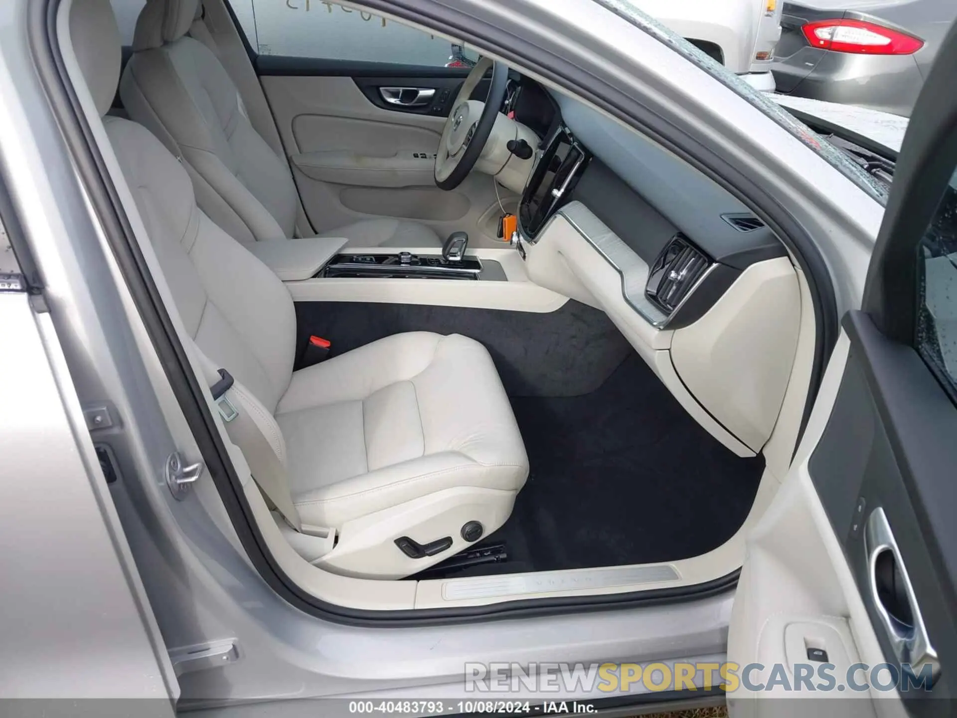 5 Photograph of a damaged car 7JRL12FL5RG313655 VOLVO S60 2024