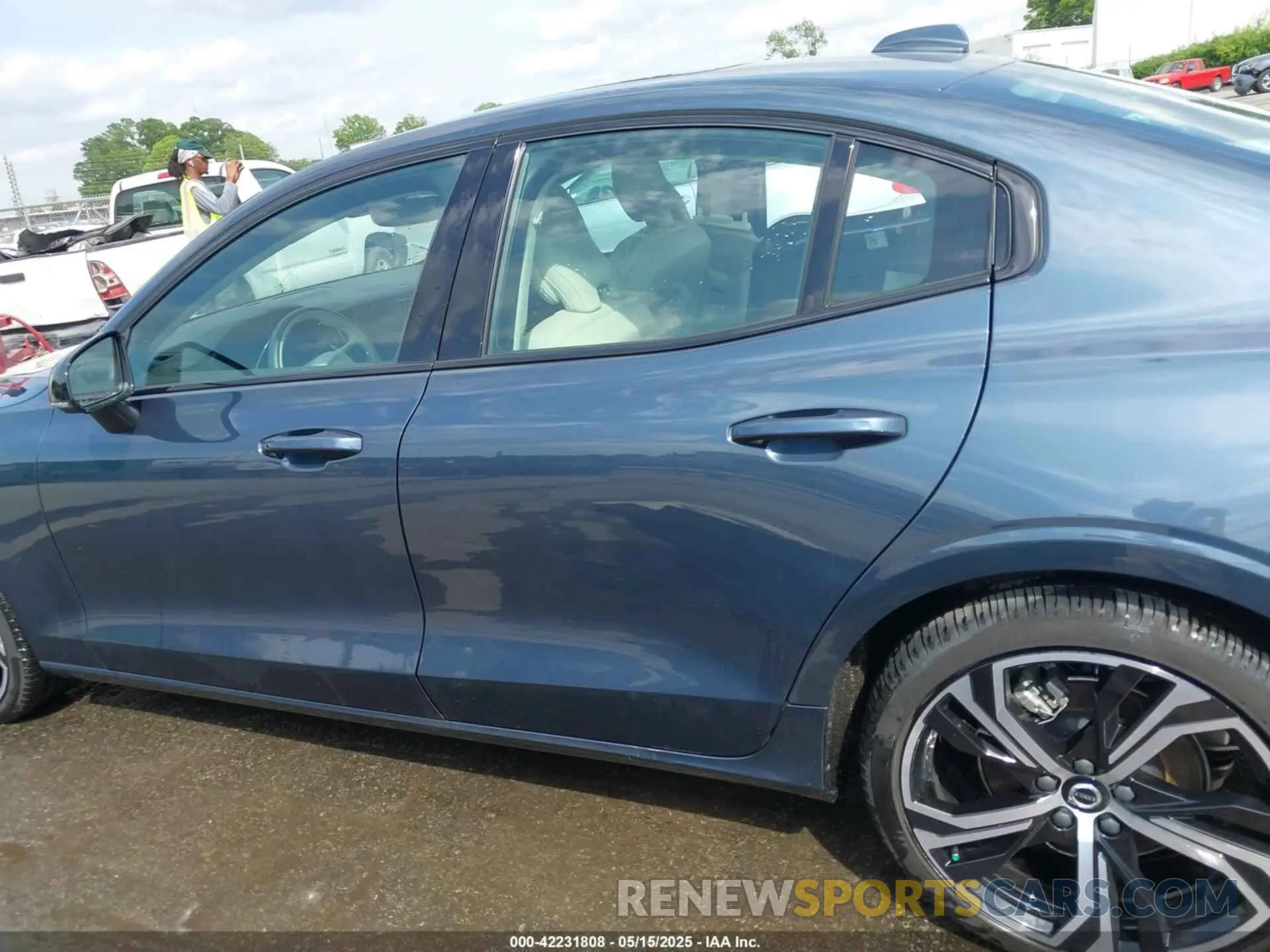 15 Photograph of a damaged car 7JRL12FL9RG294057 VOLVO S60 2024