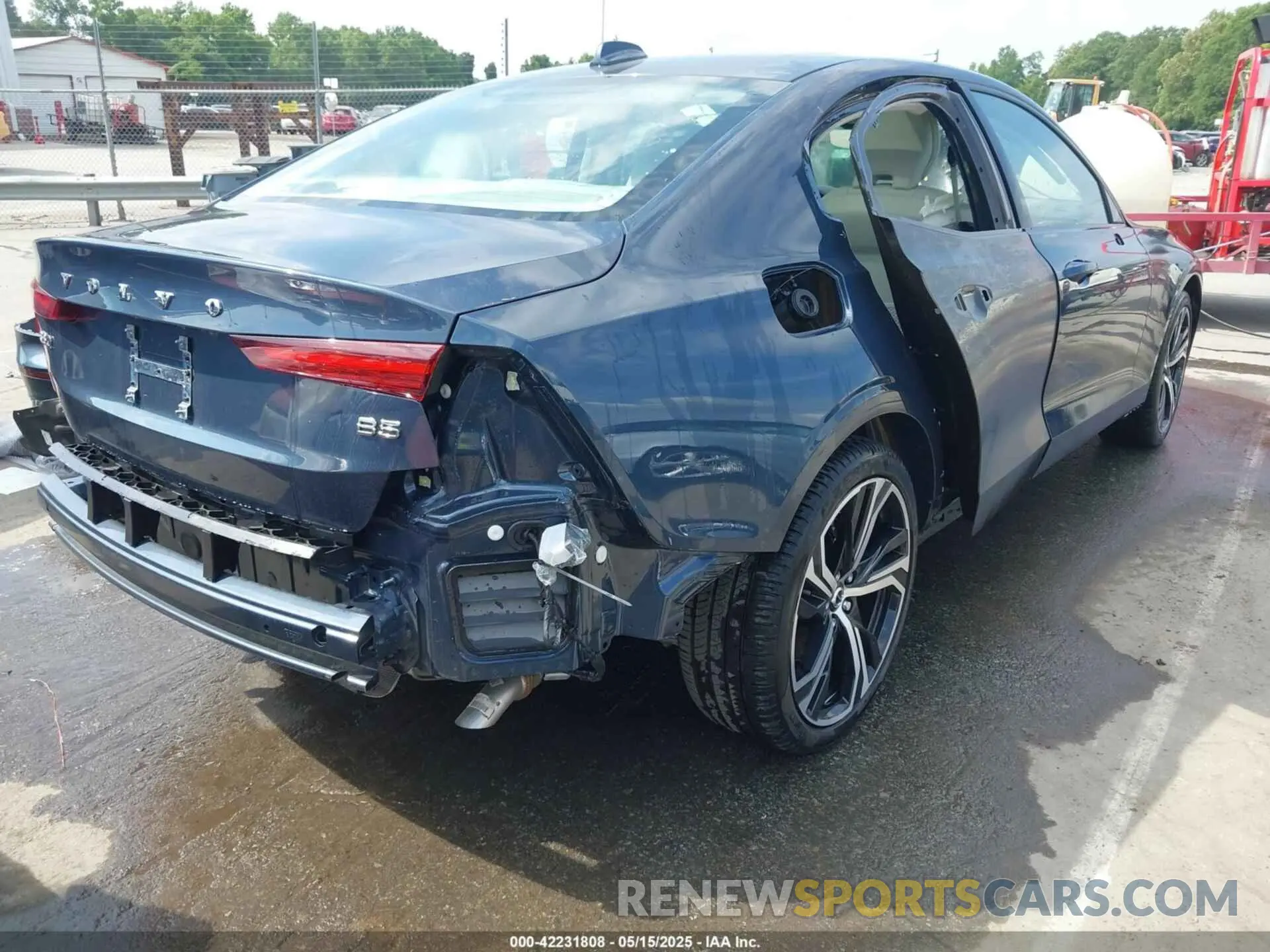4 Photograph of a damaged car 7JRL12FL9RG294057 VOLVO S60 2024