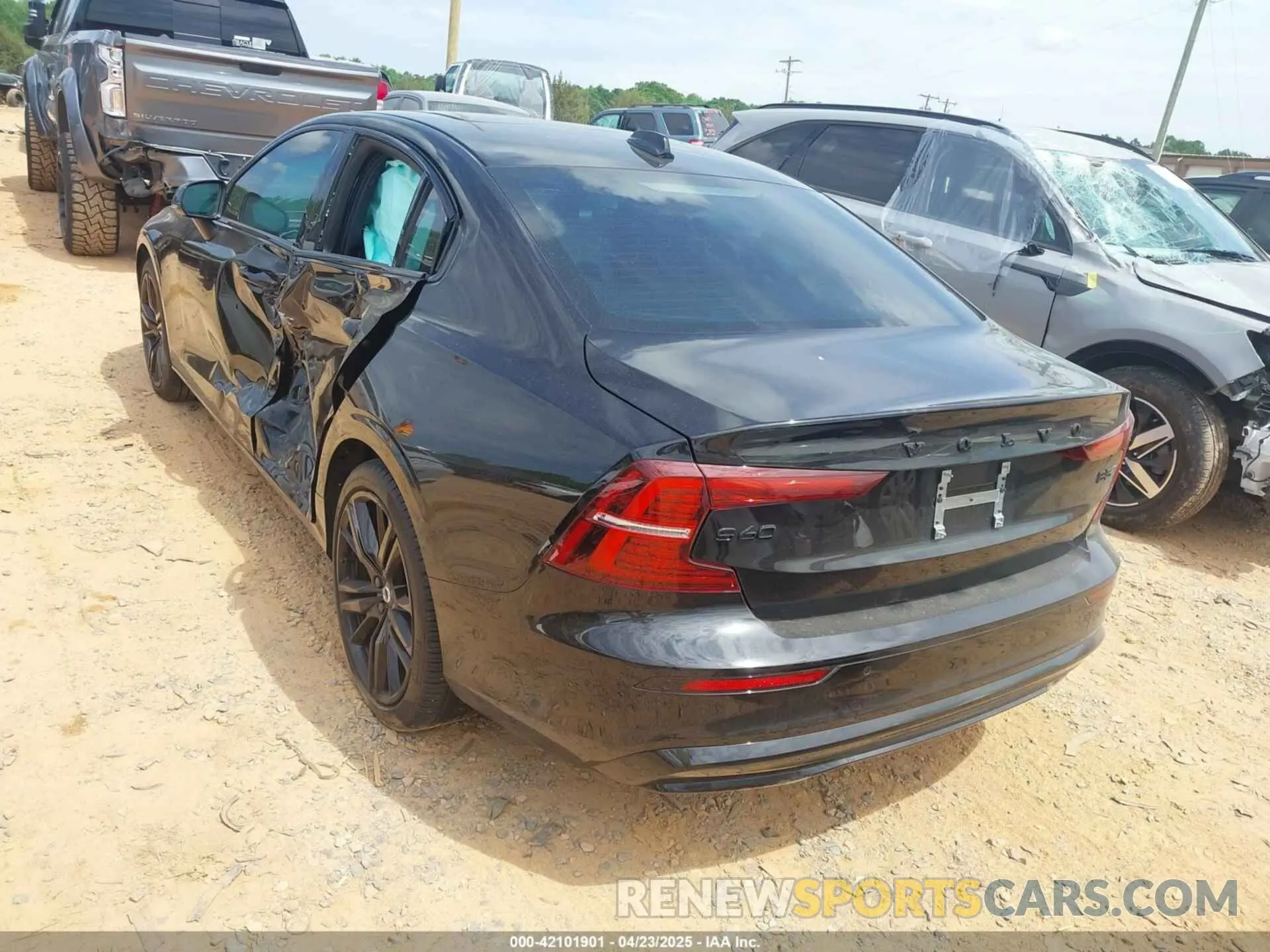 3 Photograph of a damaged car 7JRL12THXRG293984 VOLVO S60 2024