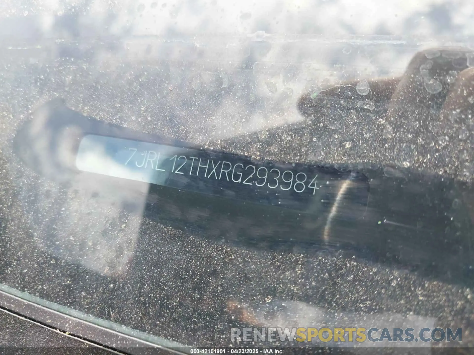 9 Photograph of a damaged car 7JRL12THXRG293984 VOLVO S60 2024