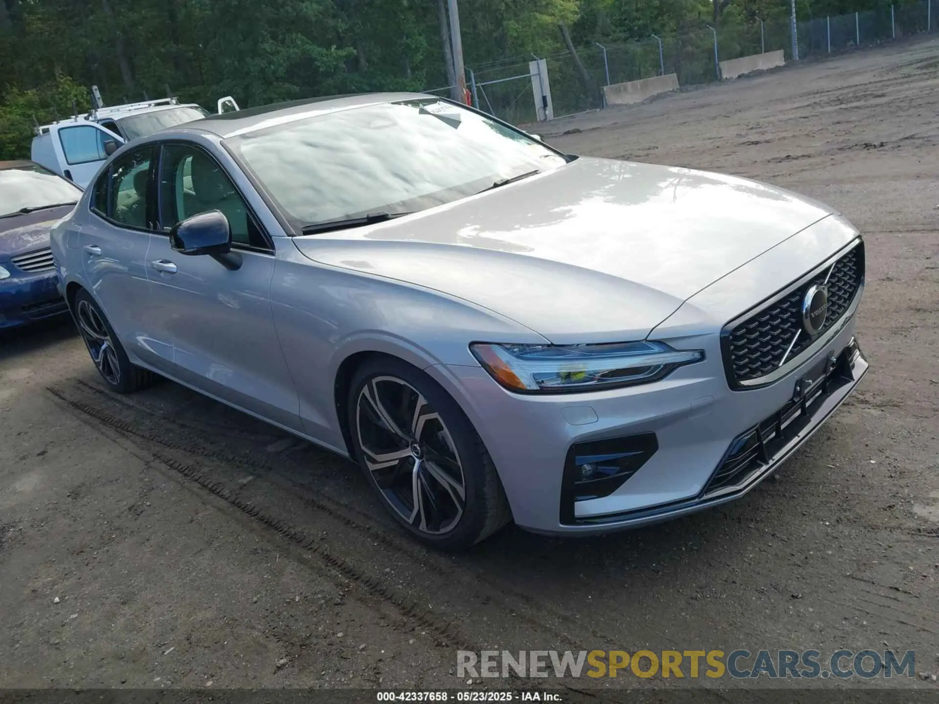 1 Photograph of a damaged car 7JRL12TK0RG294377 VOLVO S60 2024