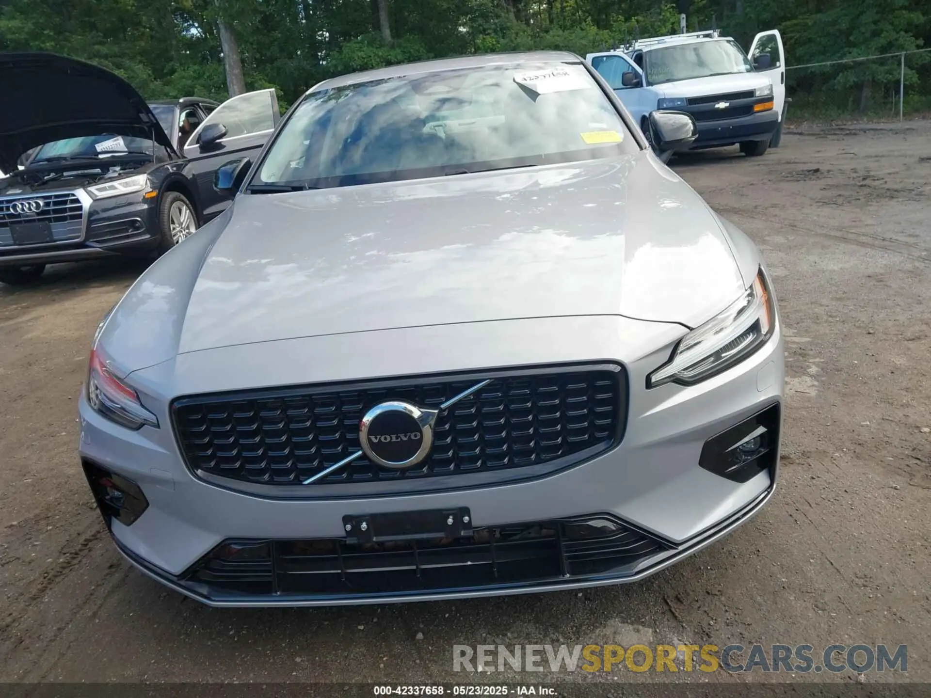 12 Photograph of a damaged car 7JRL12TK0RG294377 VOLVO S60 2024