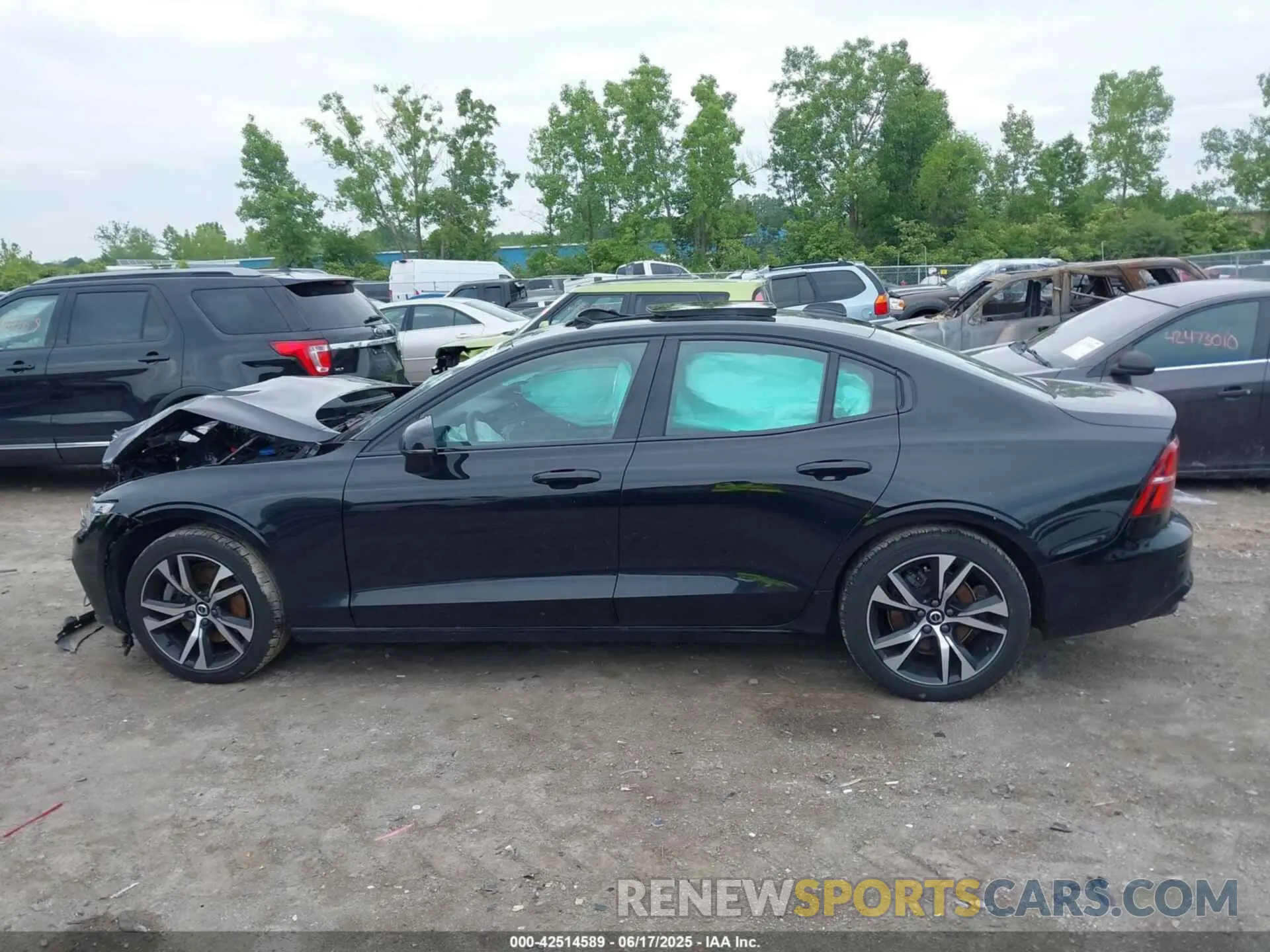 14 Photograph of a damaged car 7JRL12TK3RG297323 VOLVO S60 2024