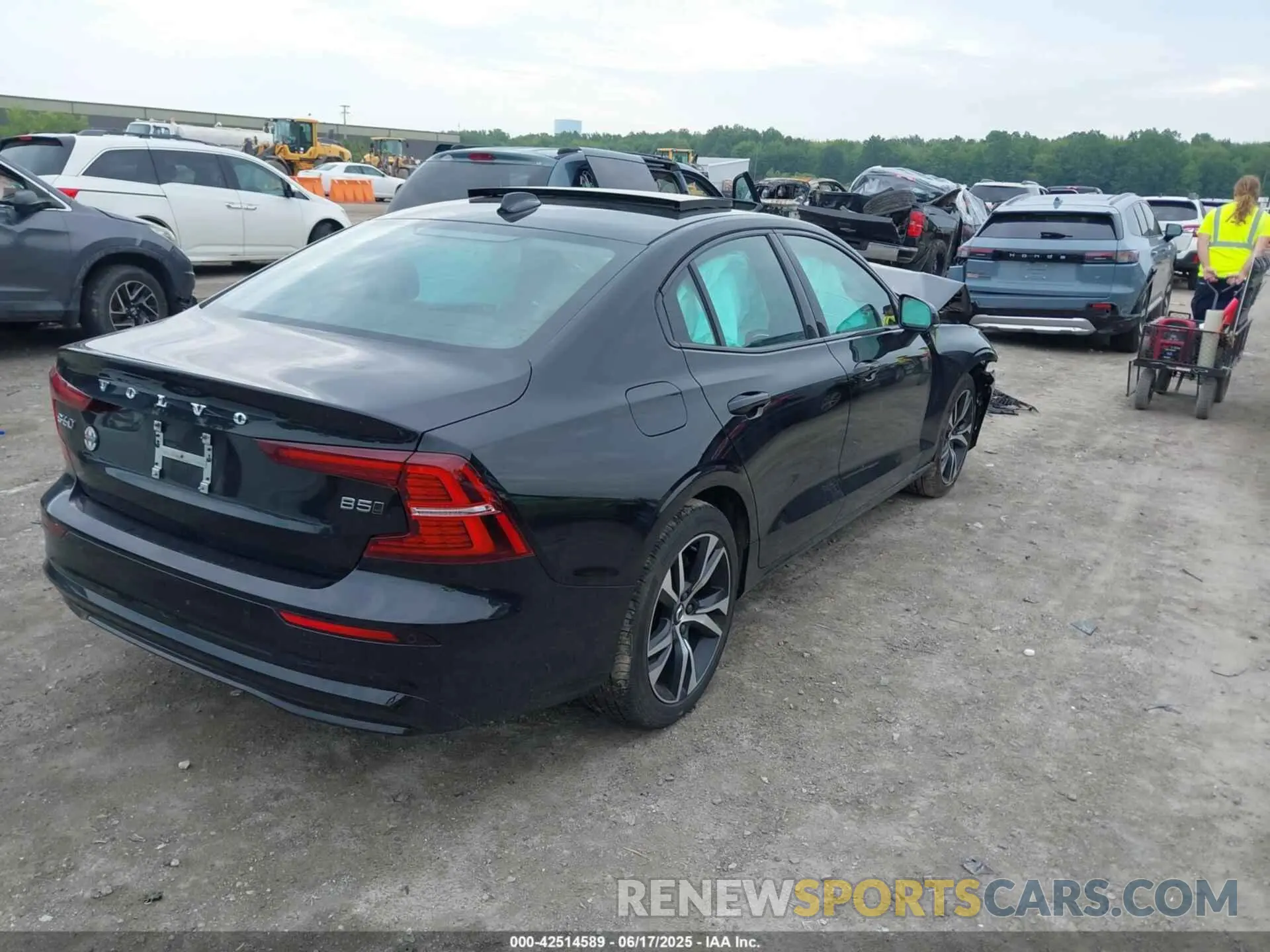 4 Photograph of a damaged car 7JRL12TK3RG297323 VOLVO S60 2024