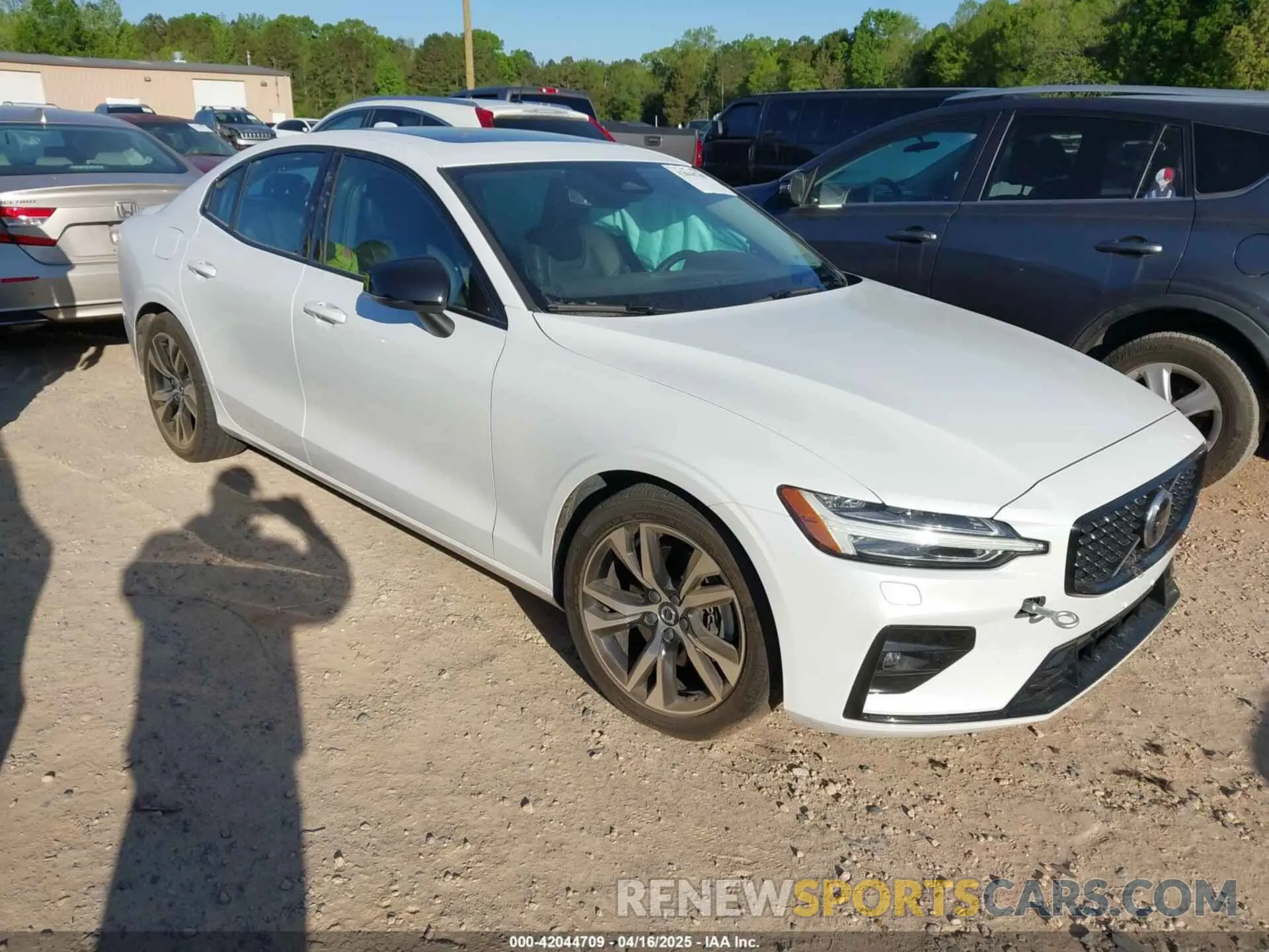 1 Photograph of a damaged car 7JRL12TK4RG297119 VOLVO S60 2024