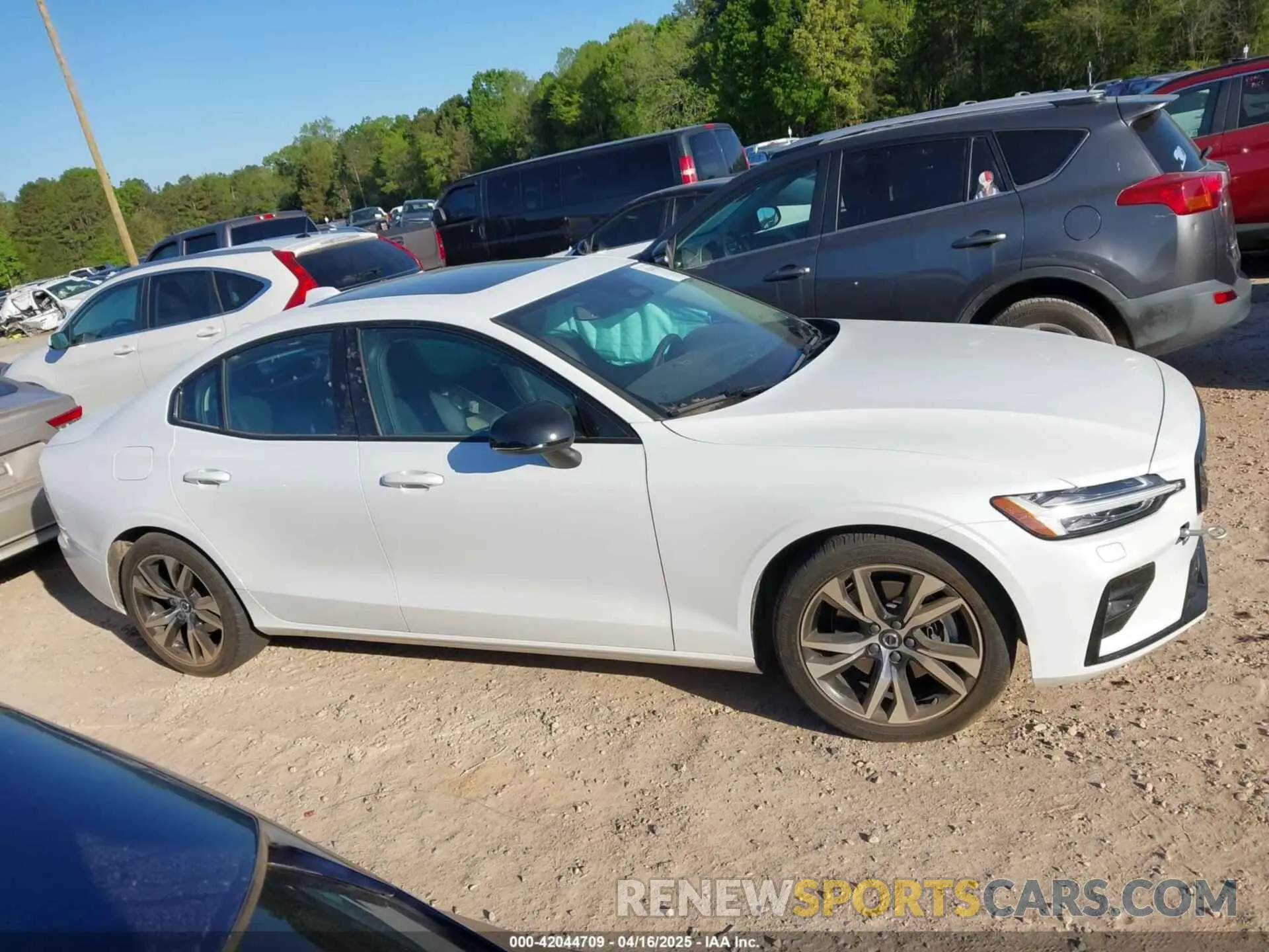 14 Photograph of a damaged car 7JRL12TK4RG297119 VOLVO S60 2024