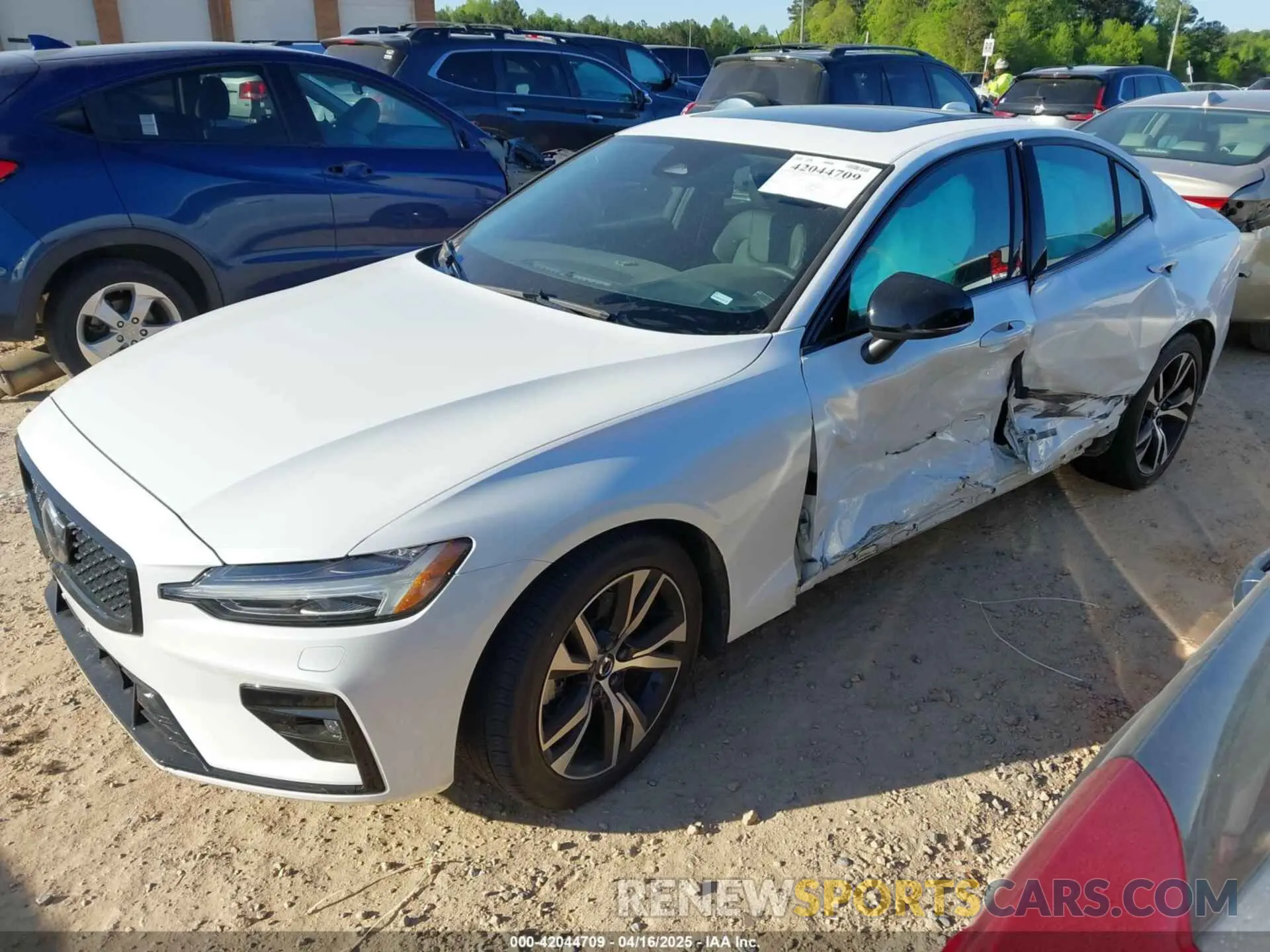 2 Photograph of a damaged car 7JRL12TK4RG297119 VOLVO S60 2024