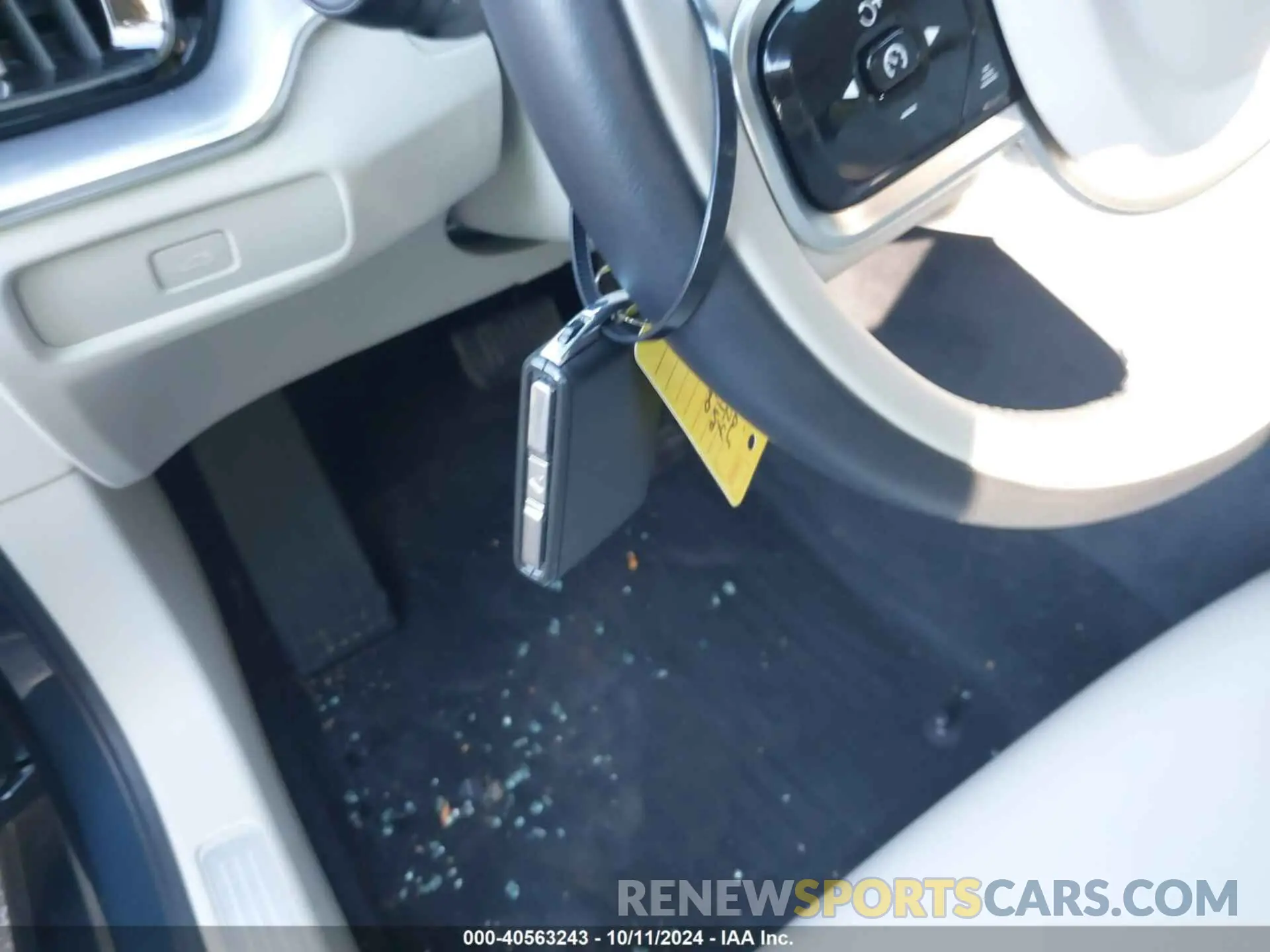 11 Photograph of a damaged car 7JRL12TK8RG304959 VOLVO S60 2024