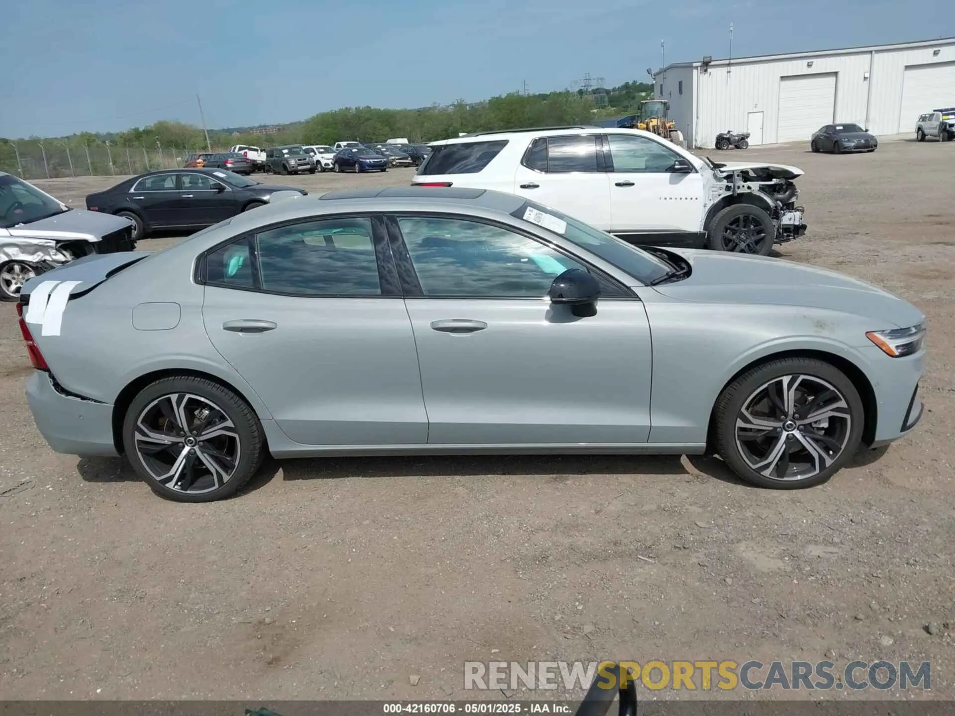14 Photograph of a damaged car 7JRL12TL2RG301001 VOLVO S60 2024
