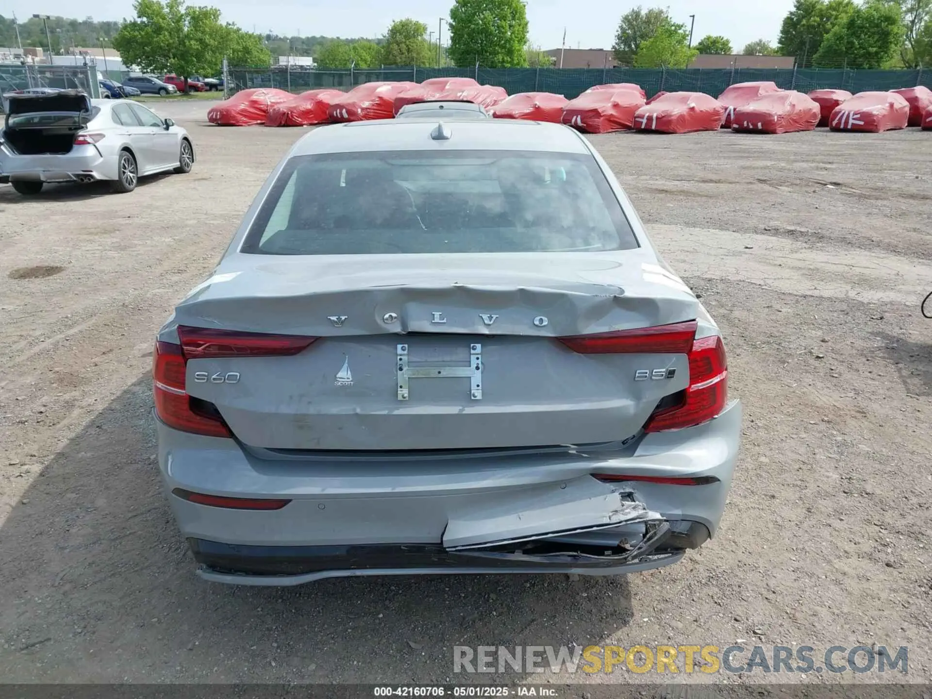 17 Photograph of a damaged car 7JRL12TL2RG301001 VOLVO S60 2024