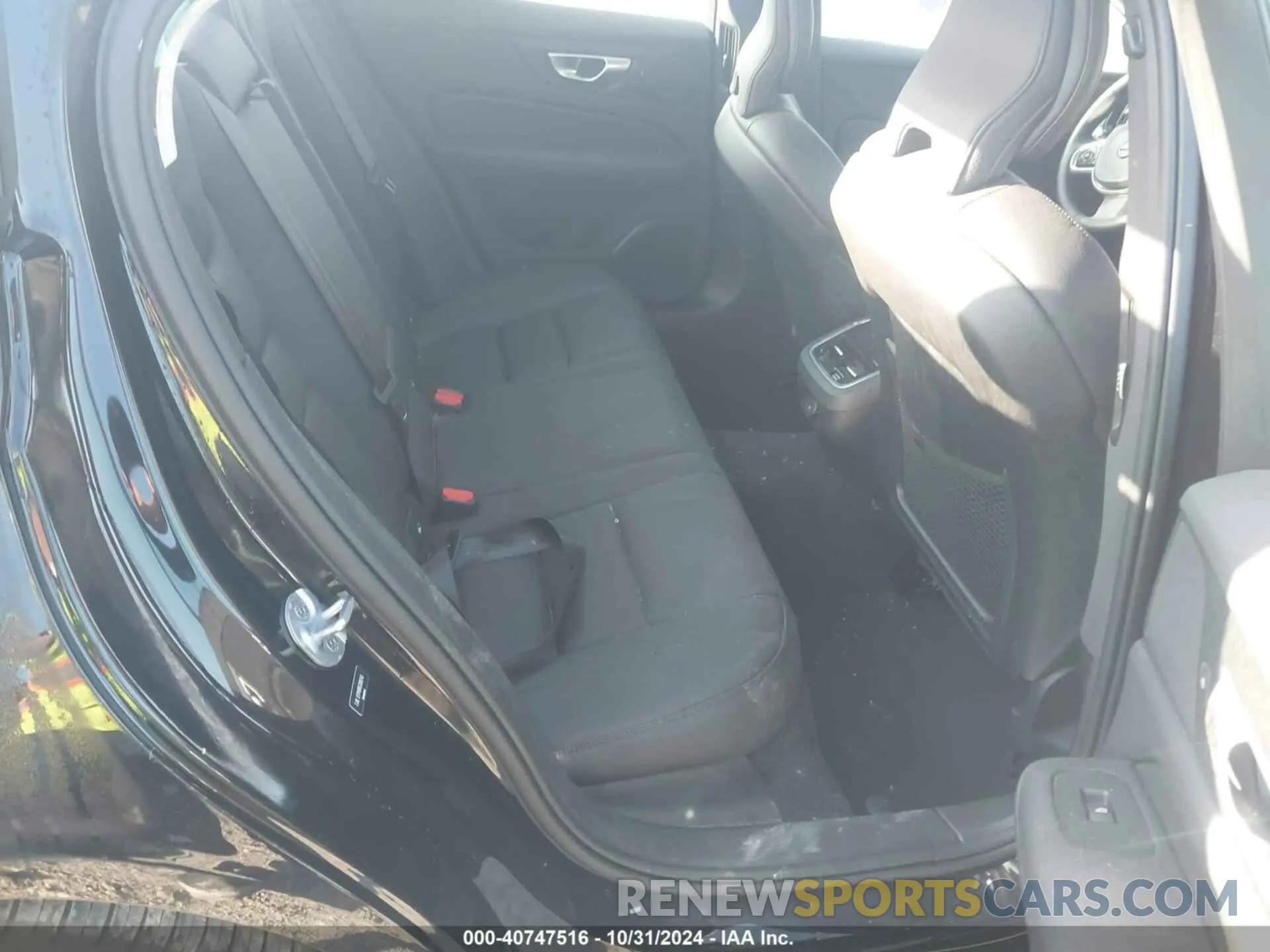8 Photograph of a damaged car 7JRL12TM9RG308245 VOLVO S60 2024