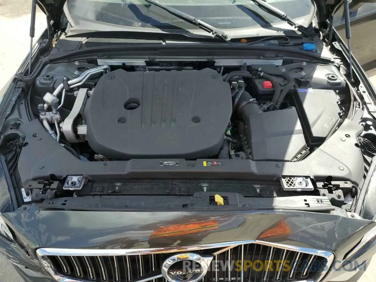 11 Photograph of a damaged car 7JRL12FL8NG163034 VOLVO S60 B5 INS 2022