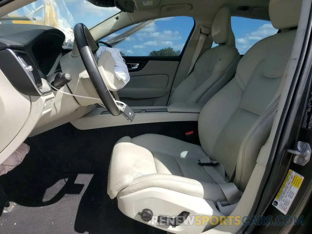 7 Photograph of a damaged car 7JRL12FL8NG163034 VOLVO S60 B5 INS 2022