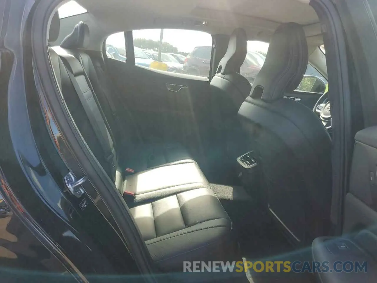 10 Photograph of a damaged car 7JRL12TL3NG172745 VOLVO S60 B5 INS 2022