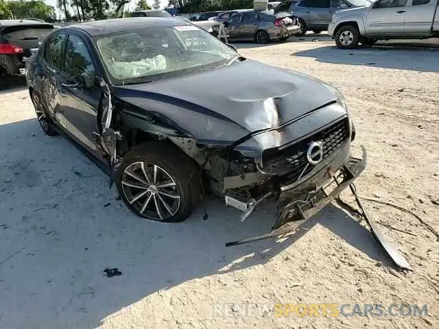 10 Photograph of a damaged car 7JRL12FZ3NG161437 VOLVO S60 B5 MOM 2022