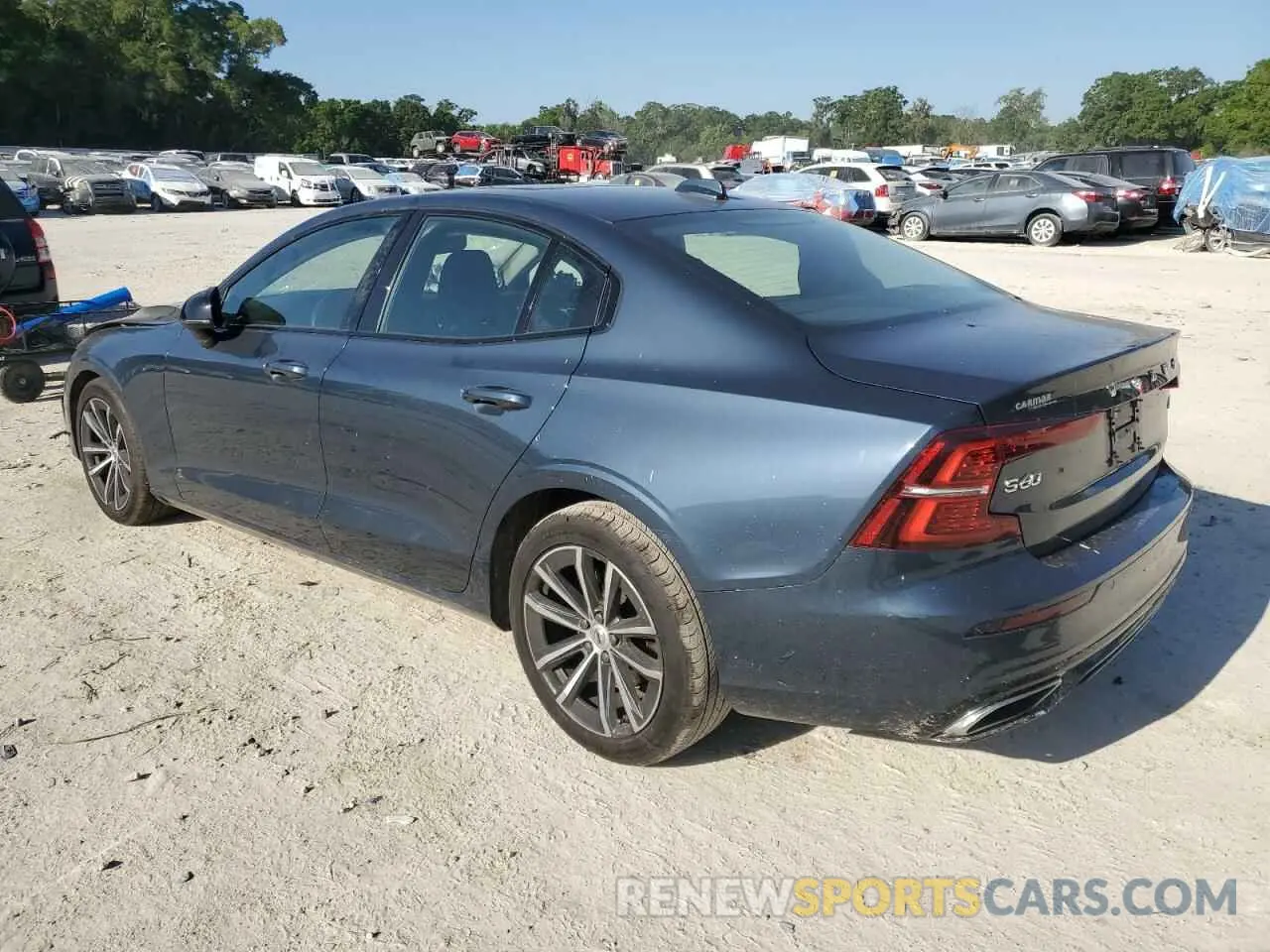 2 Photograph of a damaged car 7JRL12FZ3NG161437 VOLVO S60 B5 MOM 2022