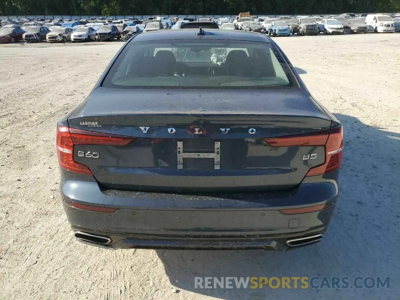 6 Photograph of a damaged car 7JRL12FZ3NG161437 VOLVO S60 B5 MOM 2022