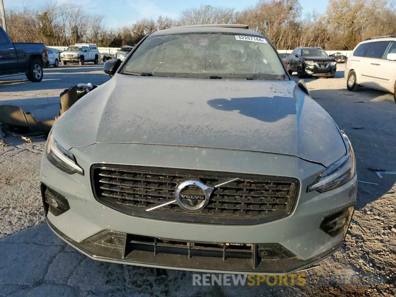 5 Photograph of a damaged car 7JRL12FZ5NG154635 VOLVO S60 B5 MOM 2022