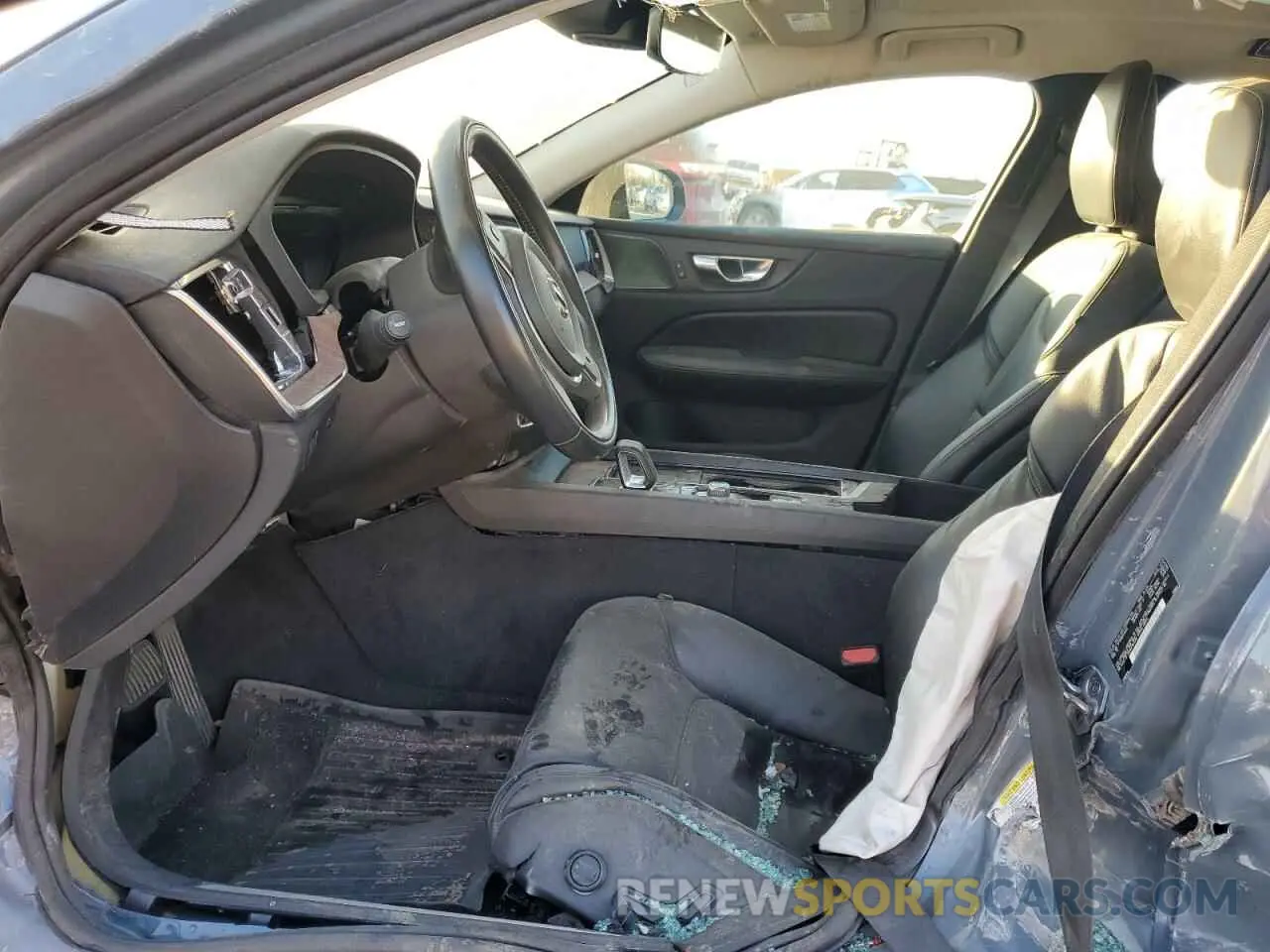 7 Photograph of a damaged car 7JRL12FZ5NG154635 VOLVO S60 B5 MOM 2022