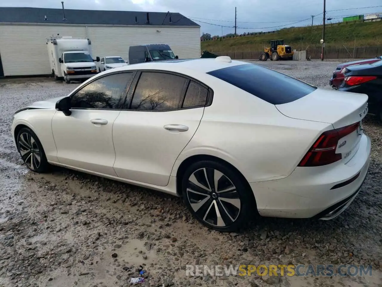 2 Photograph of a damaged car 7JRL12FZ5NG160791 VOLVO S60 B5 MOM 2022