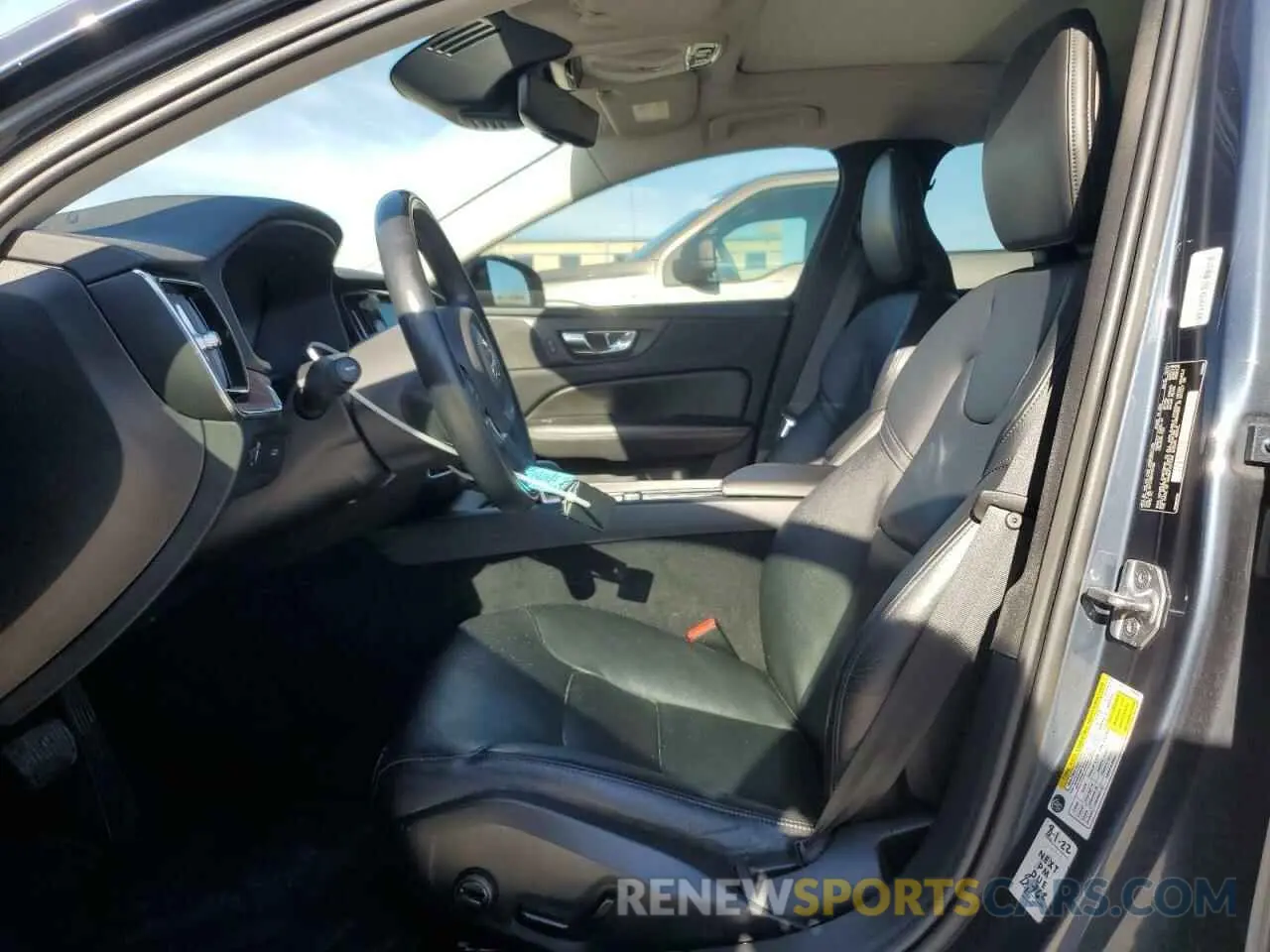 7 Photograph of a damaged car 7JRL12TZ1NG175700 VOLVO S60 B5 MOM 2022