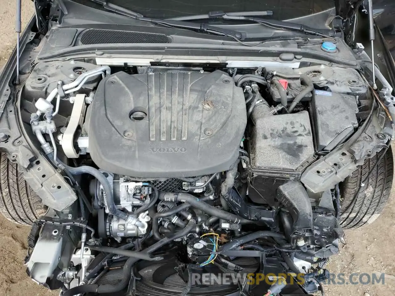 11 Photograph of a damaged car 7JRL12TZ2NG154709 VOLVO S60 B5 MOM 2022