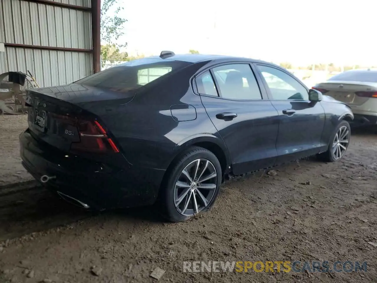 3 Photograph of a damaged car 7JRL12TZ2NG154709 VOLVO S60 B5 MOM 2022