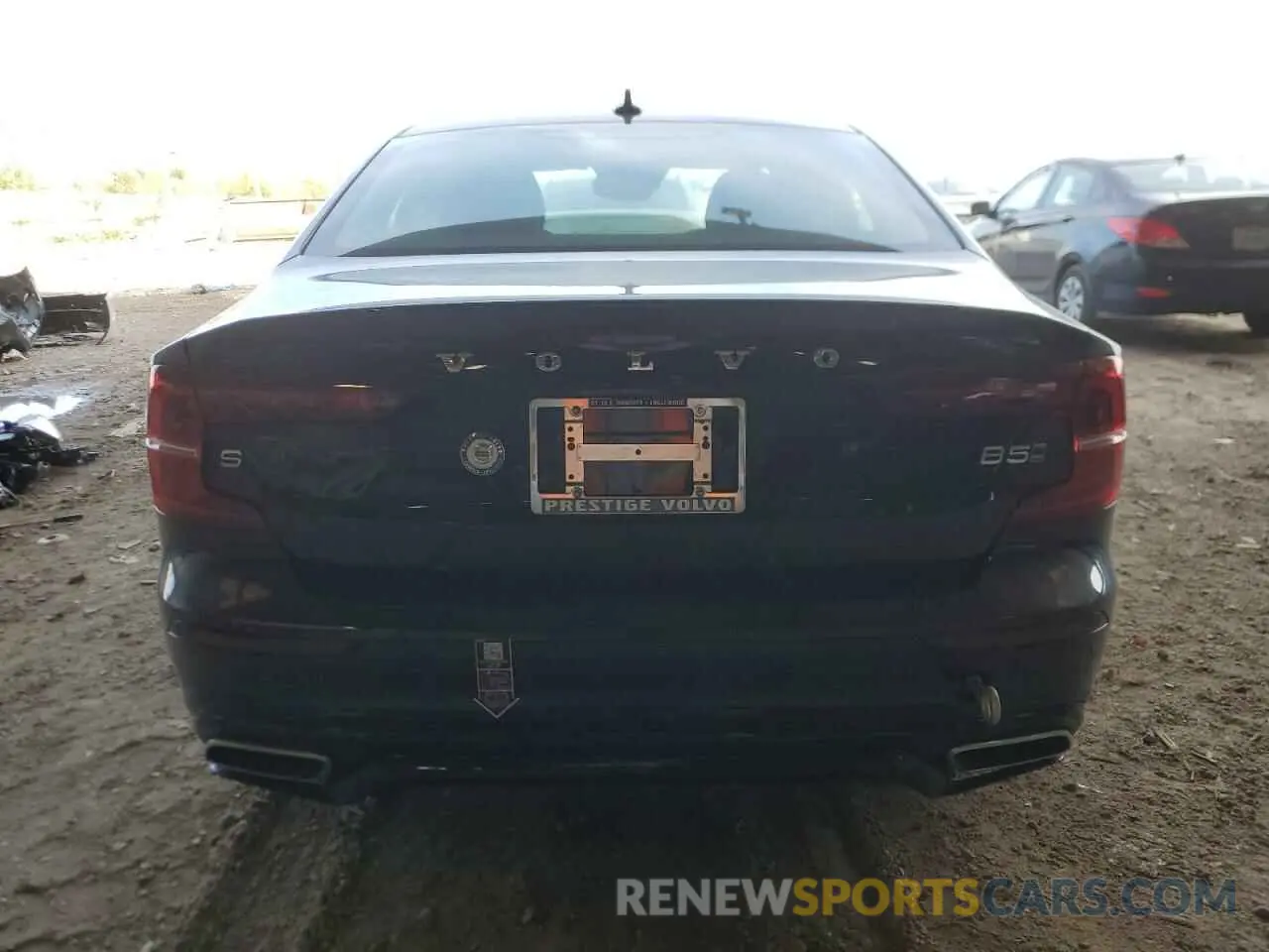 6 Photograph of a damaged car 7JRL12TZ2NG154709 VOLVO S60 B5 MOM 2022