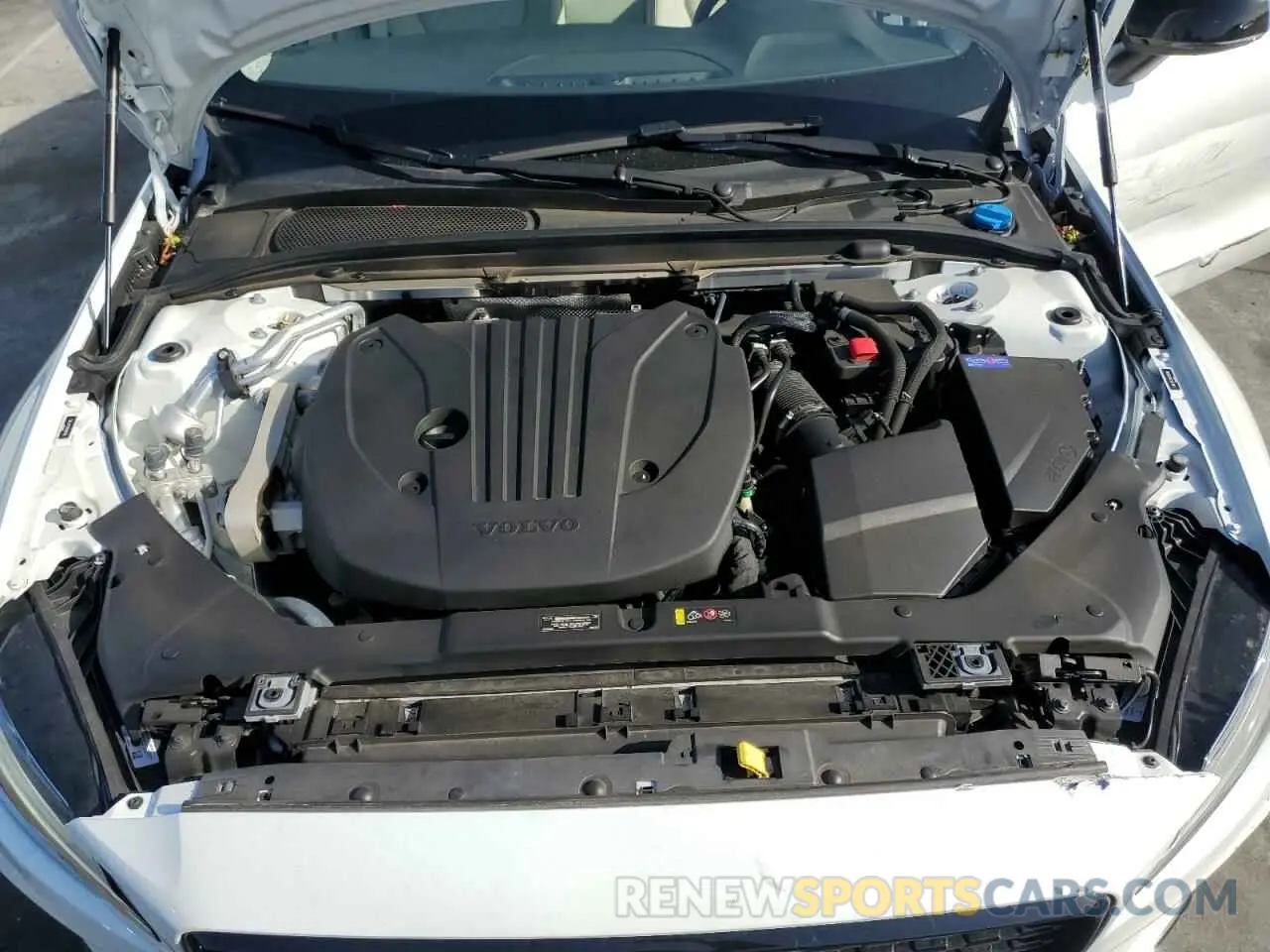 11 Photograph of a damaged car 7JRL12TZ3NG161796 VOLVO S60 B5 MOM 2022