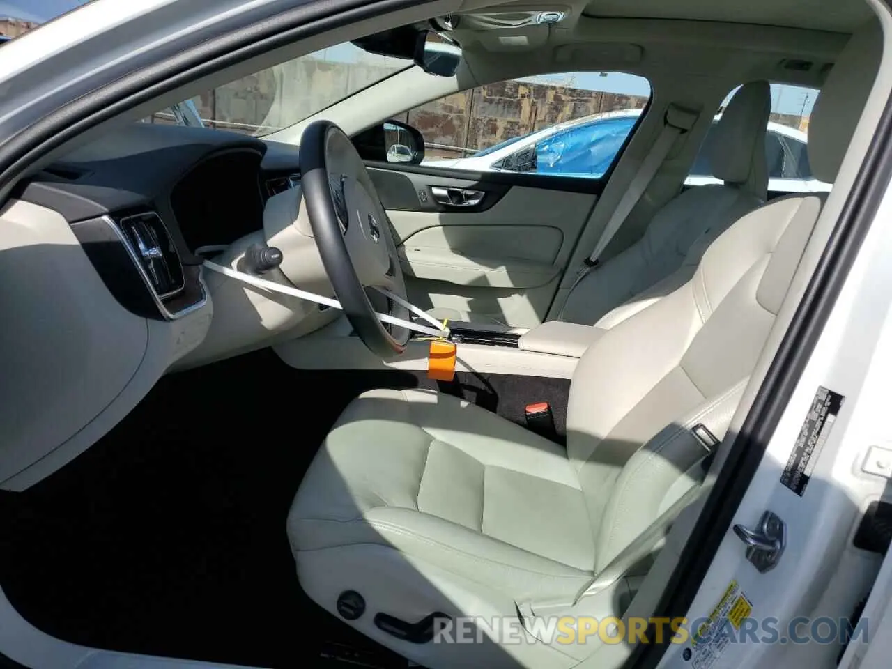 7 Photograph of a damaged car 7JRL12TZ3NG161796 VOLVO S60 B5 MOM 2022