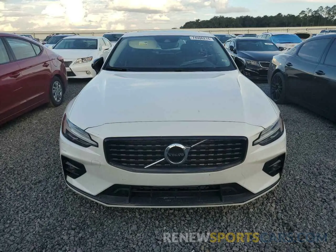 5 Photograph of a damaged car 7JRL12TZ7NG172610 VOLVO S60 B5 MOM 2022