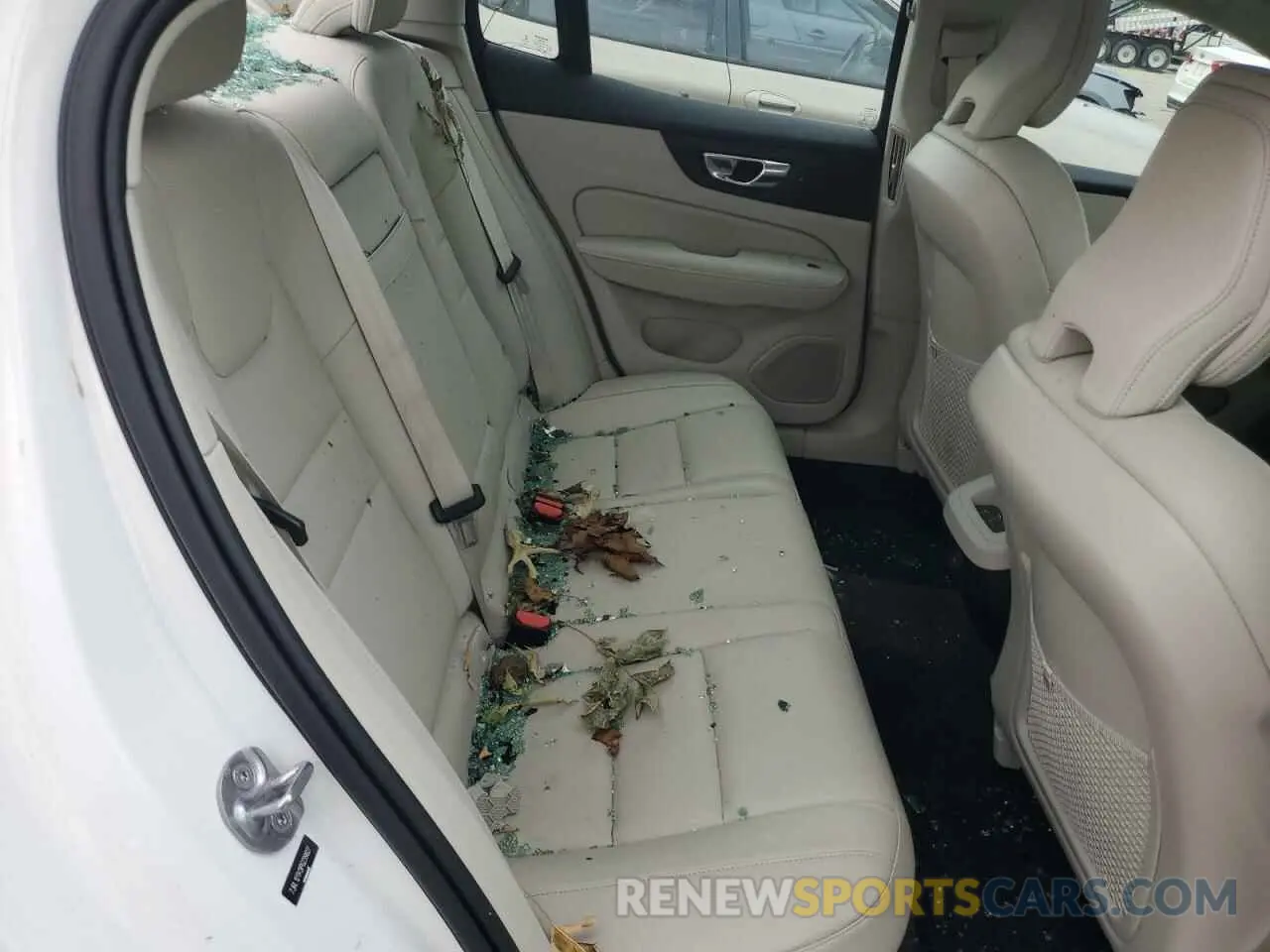 10 Photograph of a damaged car 7JRL12TK9PG239827 VOLVO S60 CORE 2023