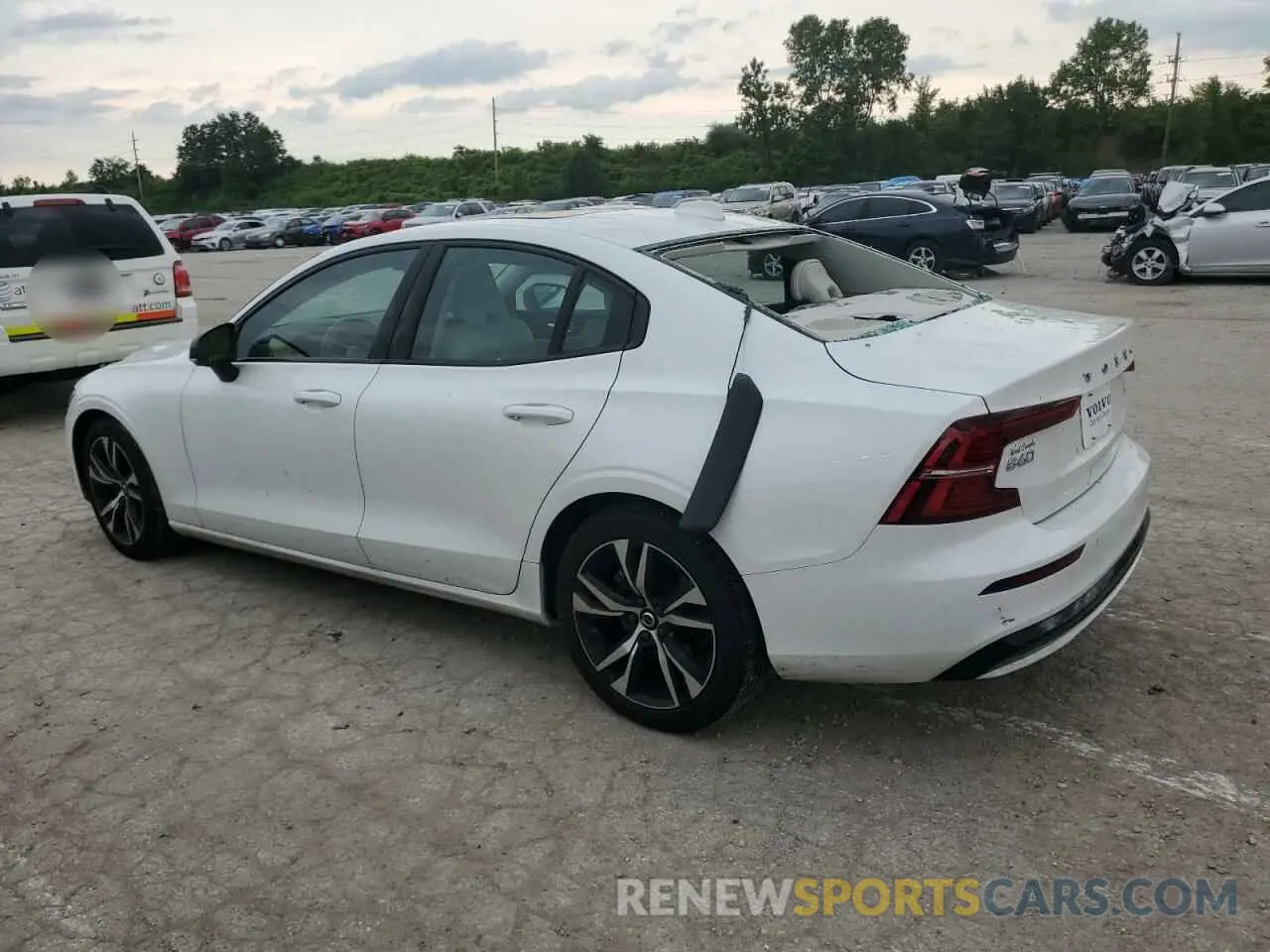 2 Photograph of a damaged car 7JRL12TK9PG239827 VOLVO S60 CORE 2023
